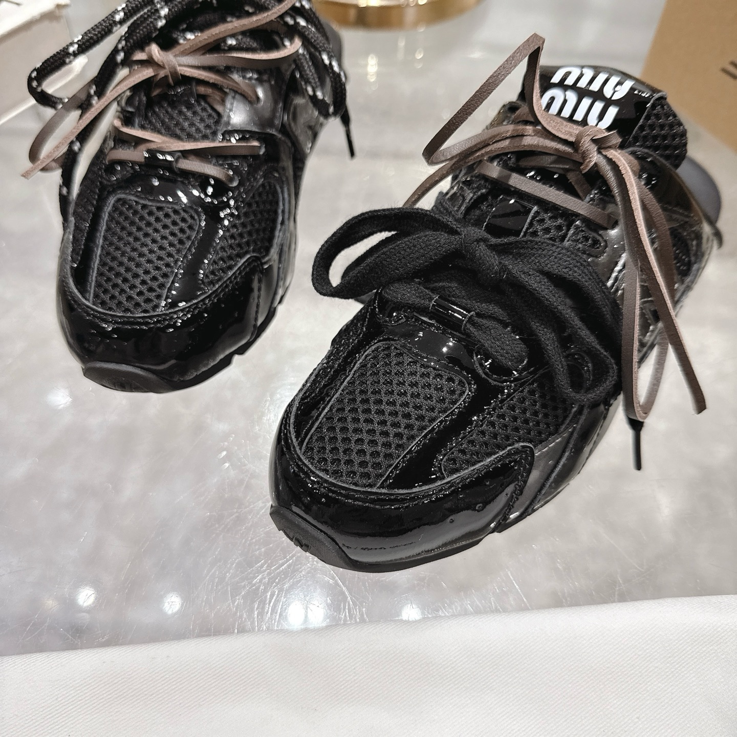 Factory 240New BalanceMIU MIU semipantalones de cabeza de marca compartida: este par de zapatillas d