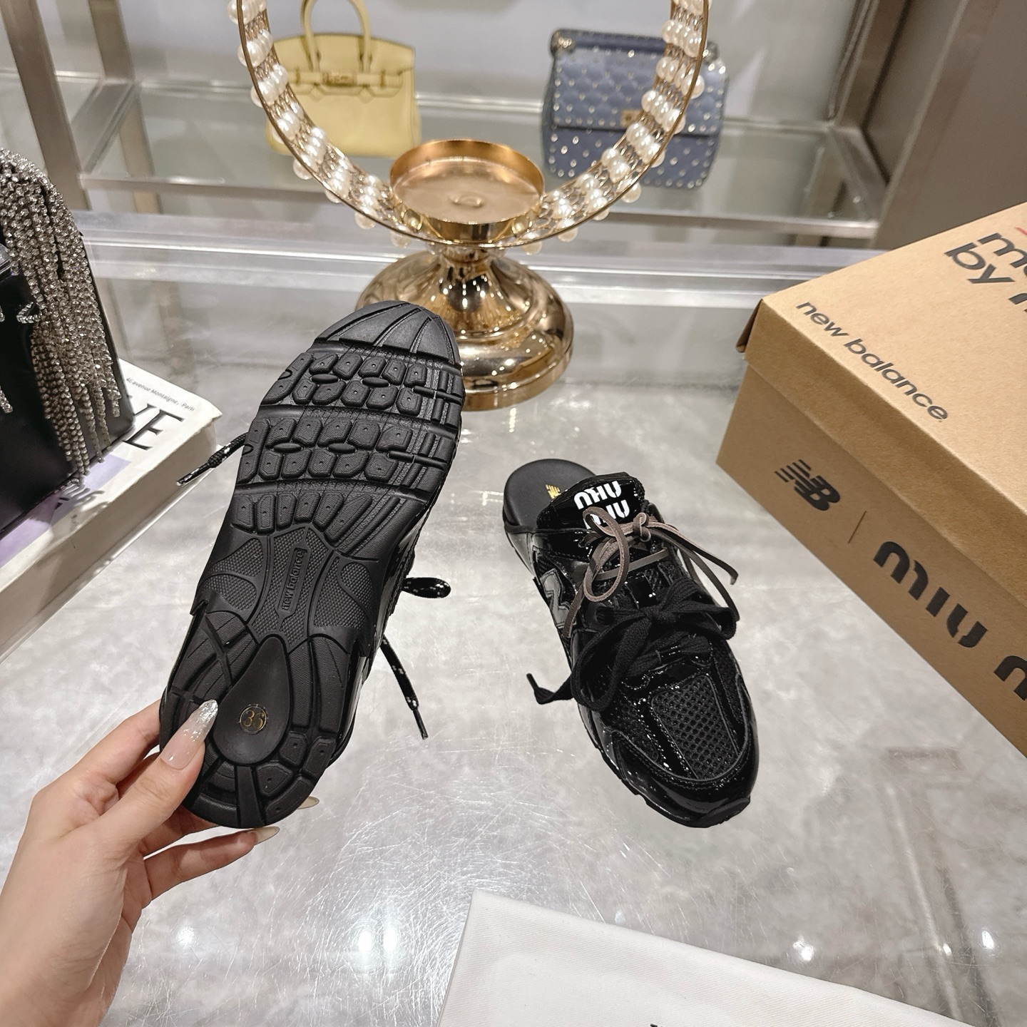 Factory 240New BalanceMIU MIU semipantalones de cabeza de marca compartida: este par de zapatillas d
