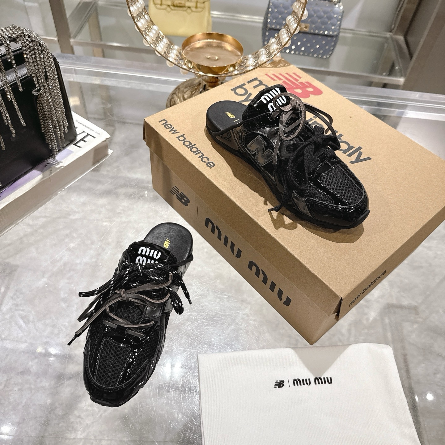 Factory 240New BalanceMIU MIU semipantalones de cabeza de marca compartida: este par de zapatillas d