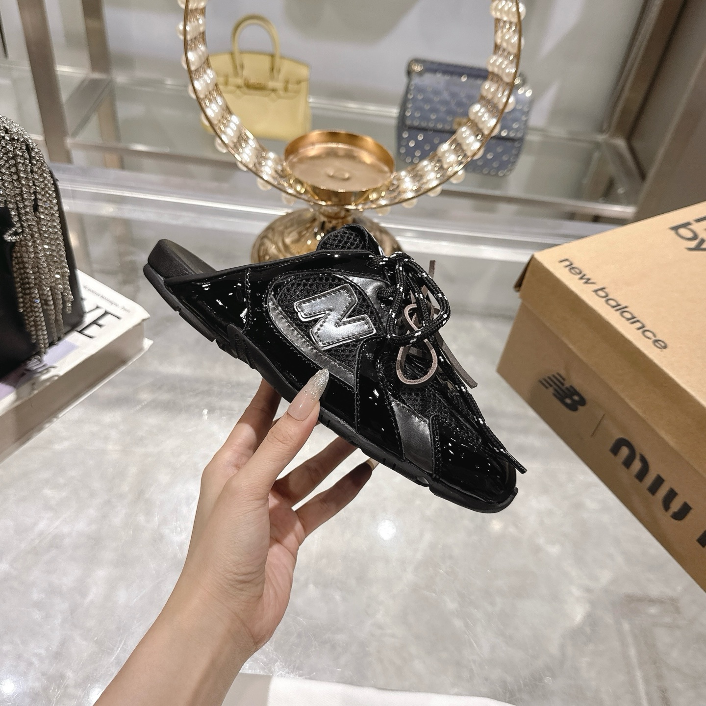 Factory 240New BalanceMIU MIU semipantalones de cabeza de marca compartida: este par de zapatillas d