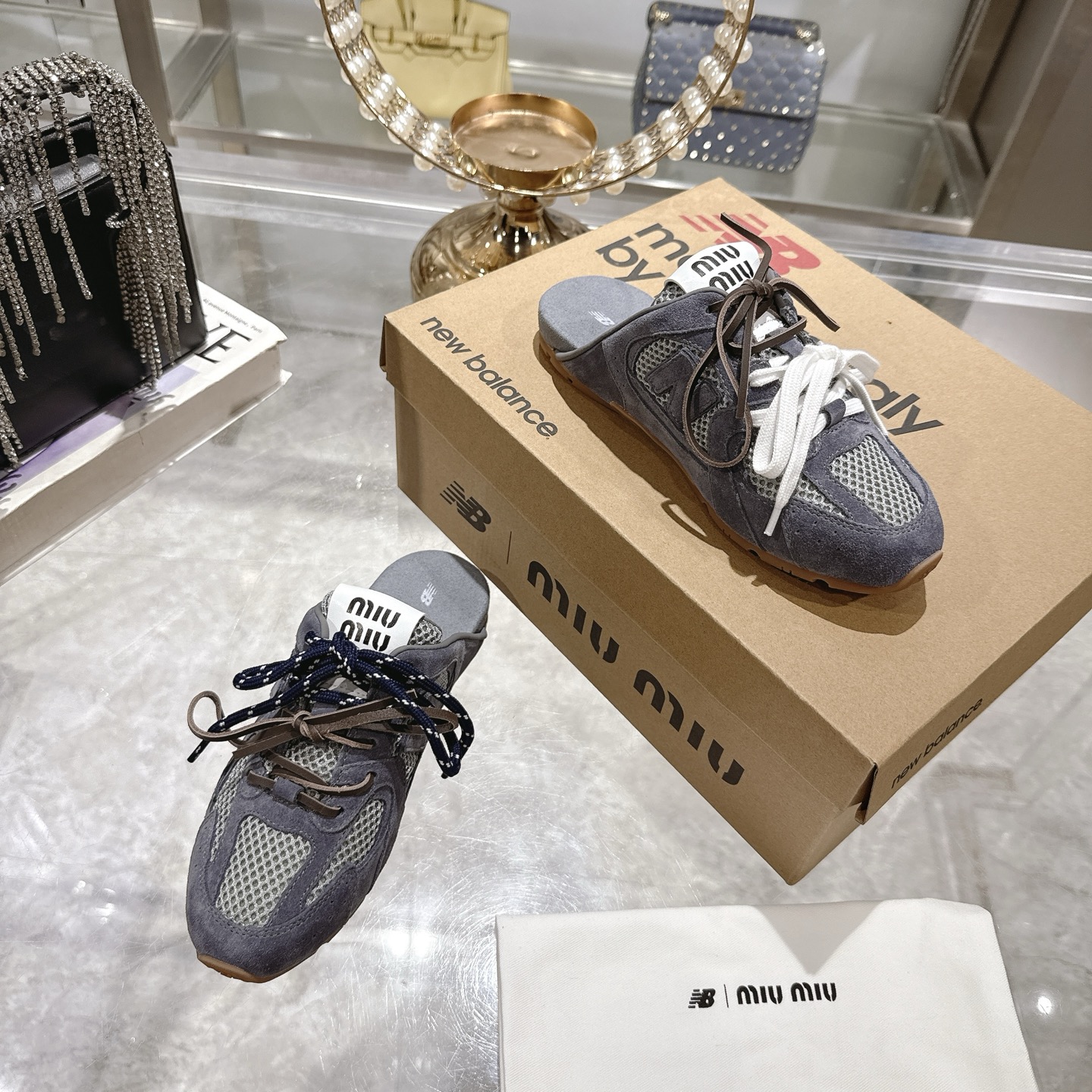 Factory 240New BalanceMIU MIU semipantalones de cabeza de marca compartida: este par de zapatillas d