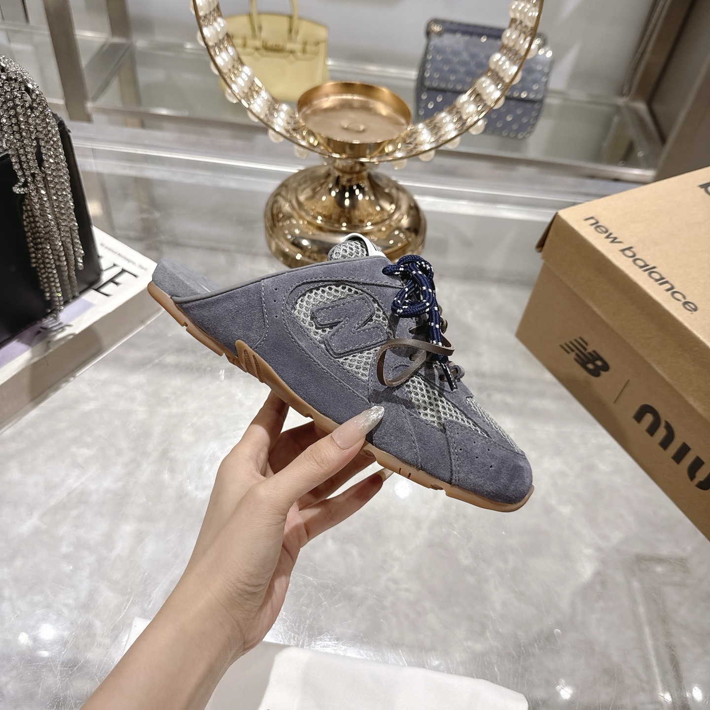 Factory 240New BalanceMIU MIU semipantalones de cabeza de marca compartida: este par de zapatillas d