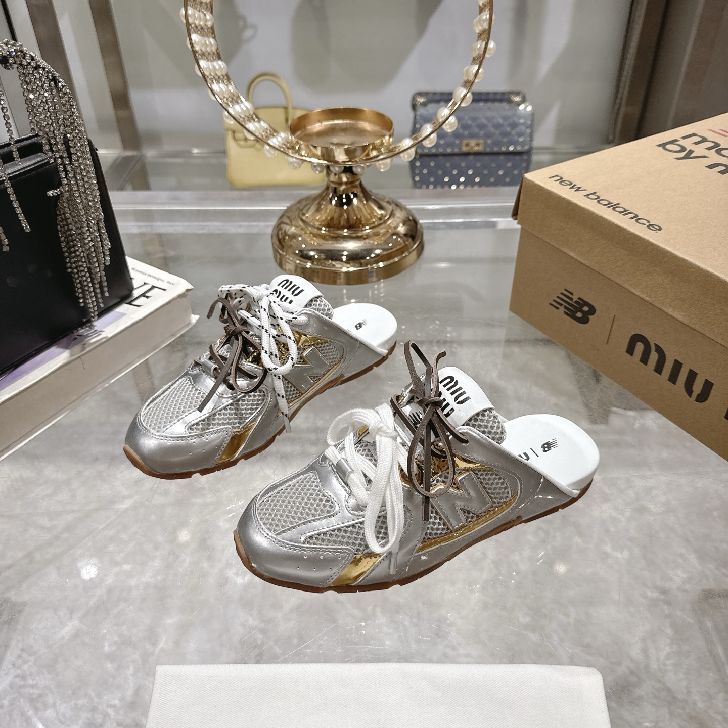 Factory 240New BalanceMIU MIU semipantalones de cabeza de marca compartida: este par de zapatillas d