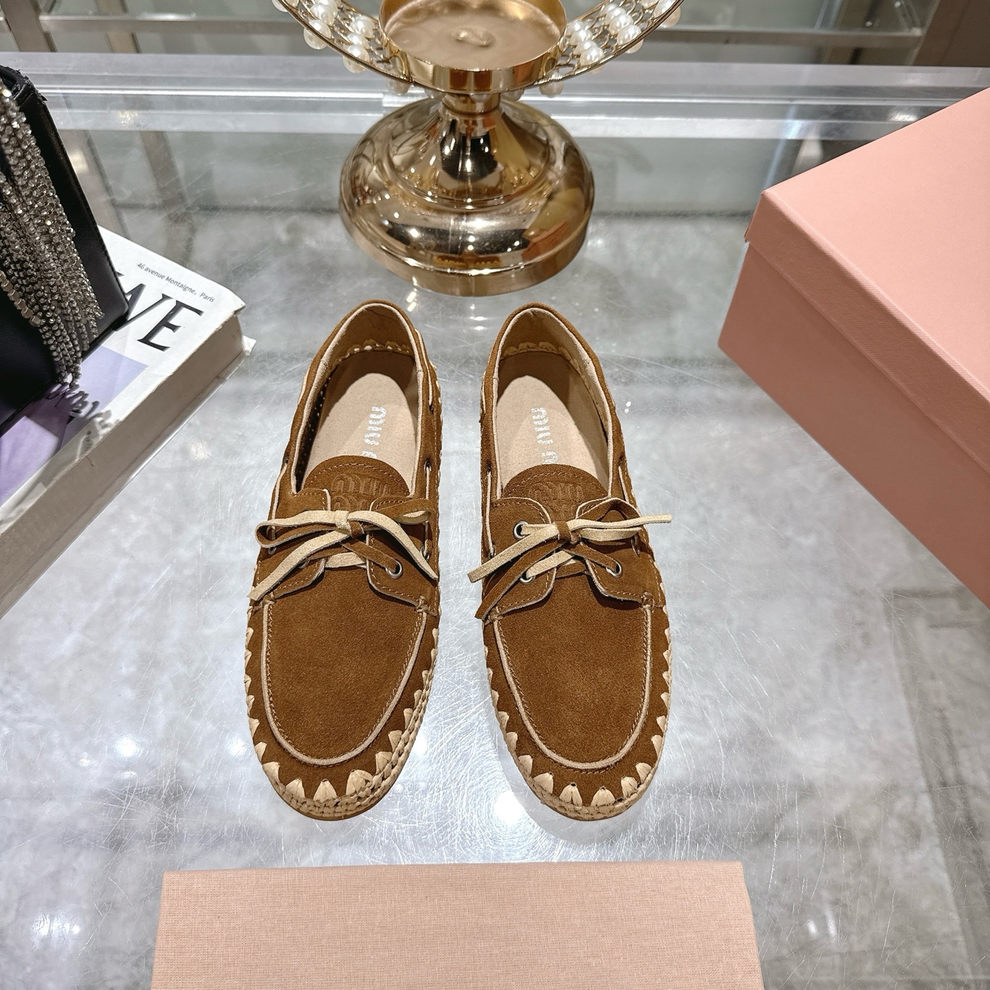 NO:408298,——miu miu new style and new color corn flat beans shoes, Miumiu show new style, super comfortable straw-woven loafers, beans shoes, retro and fashionable, simple and high-end, casually matched, very comfortable to wear, must-have for the year!  Super heavy every pair is unique upper Niujing Neri Sheepskin, original outsole size 35-40 (40 41 customization), single shoes, miumiu, loafers, espadrilles, sheepskin19860909——miu miu 新款新色鸡眼平底豆豆鞋 缪缪miumiu走秀新款 超级舒适的草编乐福鞋 豆豆鞋 复古时尚 一脚蹬 简约高级 随意搭配 上脚非常舒适年度必入款！超级重每一双都是独一无二鞋面牛京 内里羊皮里 ,原版大底 35-40码（40 41定制）,单鞋,miumiu,loafers,espadrilles,sheepskin,Women's Shoes