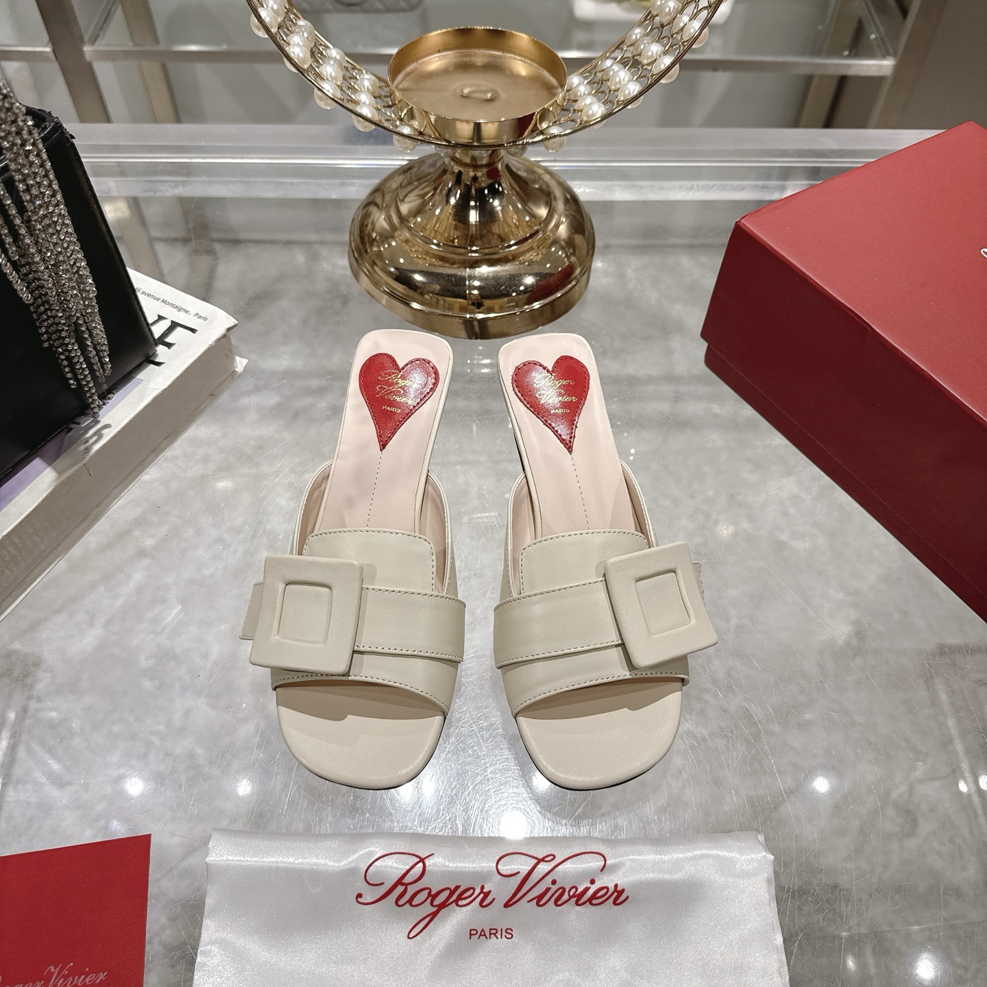 NO:408296,Fashionable small heel slippers New fairy flash sandals are simply dreamy runners. The iconic small square buckle slippers are worn as you go. Special comfortable. Imported special materials. Comfortable lambskin footbed. Italian leather outsole. Size: (35-40.) 40 customized, non-return and exchange), high heels, slippers, sheepskin, Leather soles19860909时尚小跟拖鞋 新款仙女爆闪凉拖简直是梦中情拖 标志性小方扣拖鞋上脚随走随穿 特别舒适 进口特殊材料 舒适小羊皮垫脚 意大利真皮大底 码数: (35-40.) 40定制不退换）,高跟鞋拖鞋,high heels,slippers,sheepskin,Leather soles,Women's Shoes