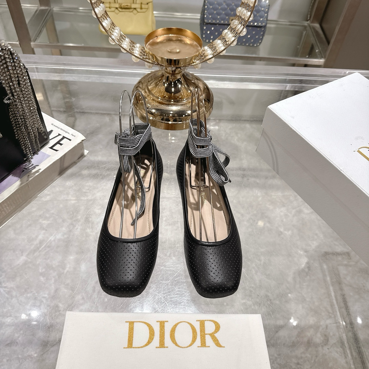 NO:407367,Dior pointed toe flat high heel sandals Dior Dior 25 spring and summer new webbing women's shoes Laser punching high-end technology Heavy craftsmanship production Top version Comfortable and breathable on the feet Cool and wear different styles Material imported cowhide Size 34-40 (4 40 customized) Free matching, single shoes, dior, dior, sandals, cowhide19860909Dior迪奥尖头平底高跟凉鞋 迪奥 Dior 25春夏季新款织带女鞋 激光冲孔高端技术 重工艺制作 顶级版 上脚舒适透气 清凉 穿出不一样的风格 材质进口牛皮 码数34-40 (4 40定做) 随意搭配,单鞋,dior,dior,sandals,cowhide,Women's Shoes