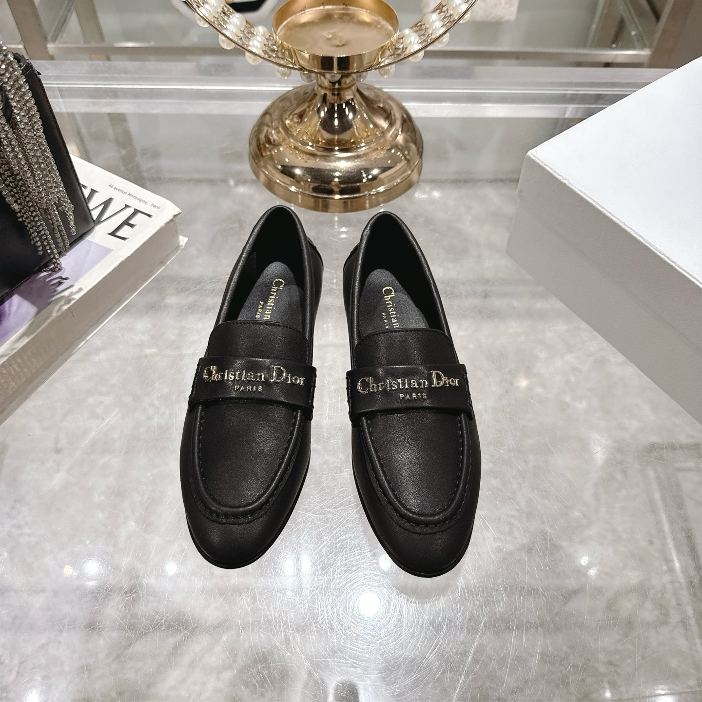 NO:408289,25 new items, top version, the counter is mainly new Miss Dior Street loafers, hard goods, new purchase level!  Full of high-end feeling!  This is a popular model for bloggers at home and abroad. It is retro and fashionable and beautiful!  Official website main model, original custom cowhide upper lining: imported sheepskin lining original genuine leather sole Shoe size: 35-39 (40 and 41 customization without return or exchange), loafers, dior, loafers, cowhide, sheepskin, Leather soles1986090925新款单品 顶级版本 专柜主打新款Miss Dior Street 乐福鞋硬货上新 代购级别！高级感十足！国内外博主刷爆的一款,复古又时髦 上脚美炸了！官网主推款 鞋面原版定制牛皮  内里: 进口羊皮里大底原版真皮大底 鞋码: 35-39（40、41定制不退换）,乐福鞋,dior,loafers,cowhide,sheepskin,Leather soles,Women's Shoes