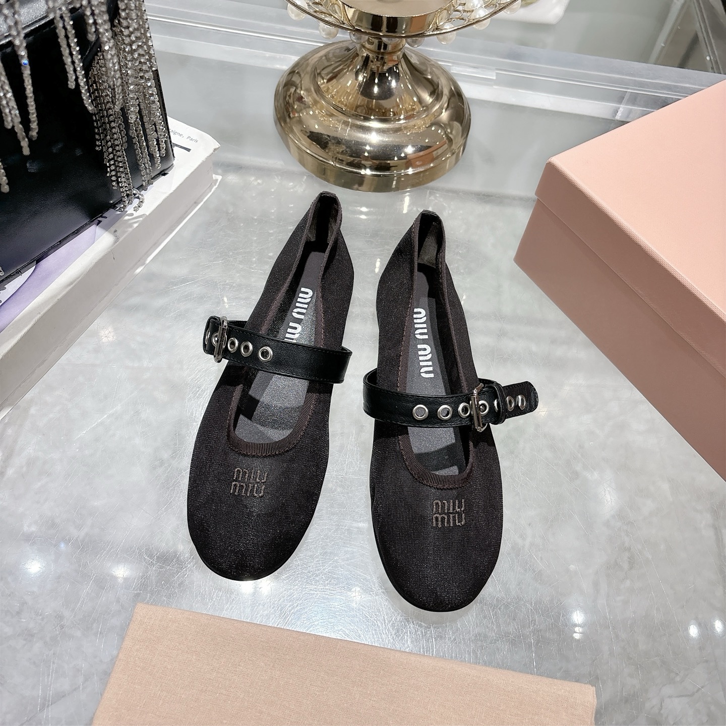 NO:408303,Early spring Mary Jane ballet mesh dance shoes trend elements in the new season. Instep strap single shoes. Mary Jane ballet conveys modern style. It looks good no matter how you wear it. This summer, fashionable people like to wear cool things. They don’t want to take off the upper mesh, sheepskin insoles, original outsole size35-40, ballet shoes, mary jane, sheepskin19860909早春玛丽珍芭蕾舞网纱跳舞鞋新季的潮流要素 脚背一字带单鞋 玛丽珍芭蕾舞传达现代风格 怎么穿都好看 今夏时髦最爱穿上凉凉的完全不想脱下 鞋面网纱,羊皮鞋垫,原版大底 size35-40,芭蕾舞鞋,mary jane,sheepskin,Women's Shoes