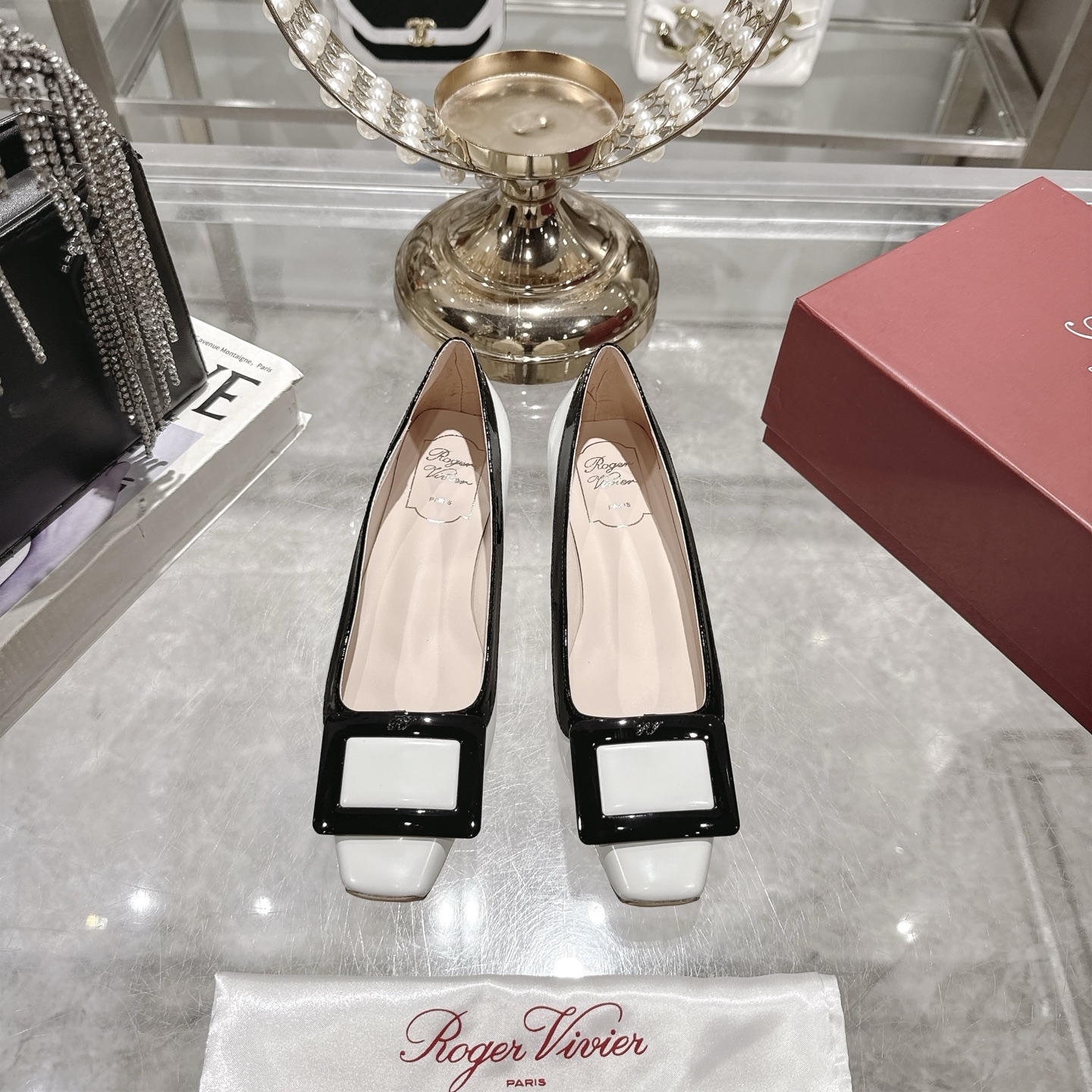 NO:408285,Top version RV women's shoes Trompett mid-heel thick heel square buckle square toe color-blocked single shoes women's shoes. This single shoes are versatile and comfortable. They are paired with metal square buckles. Classic without losing innovation. The tilted heel adds infinite charm to the Trmpette. Fabric: imported soft cow seven leather. Inner: consistent sheepskin inner. Heel height: 2.5/4.5cm. Size: 35-39 [34.40] Custom made., high heels, sheepskin19860909顶级版本 RV女鞋鞋Trompett中跟粗跟方扣方头拼色单鞋女鞋. 本款单鞋百搭舒适.搭配金属方扣. 经典而不失创新. 倾斜的鞋跟为Trmpette增添无穷魅力. 面料:进口软牛柒皮. 内:垫脚一致羊皮内. 跟高:2.5/4.5cm. 码数:35-39【34.40】订做.,高跟鞋单鞋,high heels,sheepskin,Women's Shoes