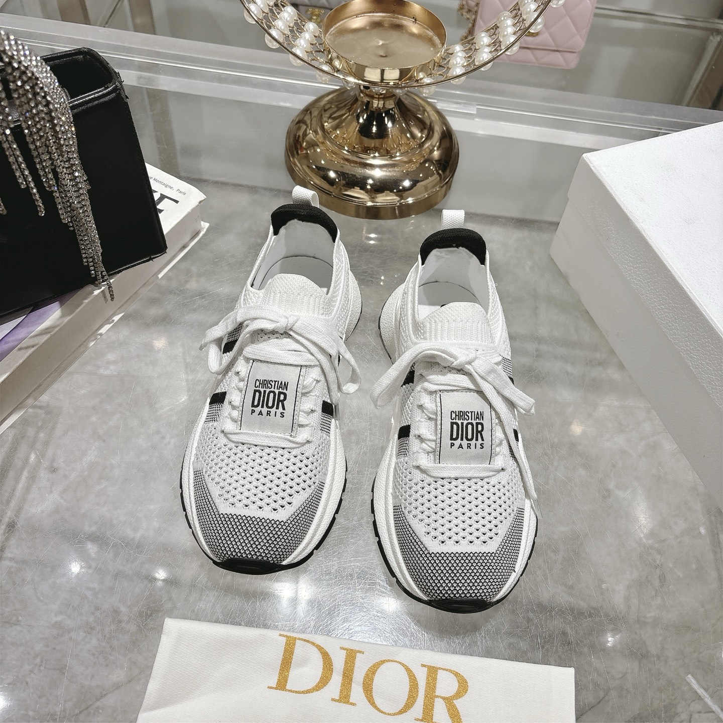 NO:416205,DIOR CHRONO High-end new style, casual, business, integrated sports shoes. Simple and super versatile. Upper matching Logo cloth. It is perfect and luxurious to wear with spring, summer, autumn and winter clothing. It is even more comfortable to wear!  The original material is disassembled and perfectly replicated. The flying woven upper is breathable and comfortable. The original super light TPU absorbent film and anti-slip outsole. Ingenious. Full of details. Fine workmanship. Worth owning. The configuration counter original packaging. 3 colors are SIZE35--40 (41 can be customized), casual shoes/sports shoes, dior, dior, sneakers19860909DIOR CHRONO迪奥 高版本新款.休闲.商务.集一体运动鞋. 简约超级百搭. 鞋面搭配 Logo布标.上脚完美奢华可任意搭配春夏秋冬服饰. 上脚更是舒适！ 材质原版拆解完美复刻. 飞织鞋面透气舒适.原版超级轻盈TPU吸膜防滑大底. 别出心裁.细节满满.做工精细.值得拥有 配置专柜原版包装. 3色同入 SIZE35--40（41可订做）,休闲鞋/运动鞋,dior,dior,sneakers,Women's Shoes