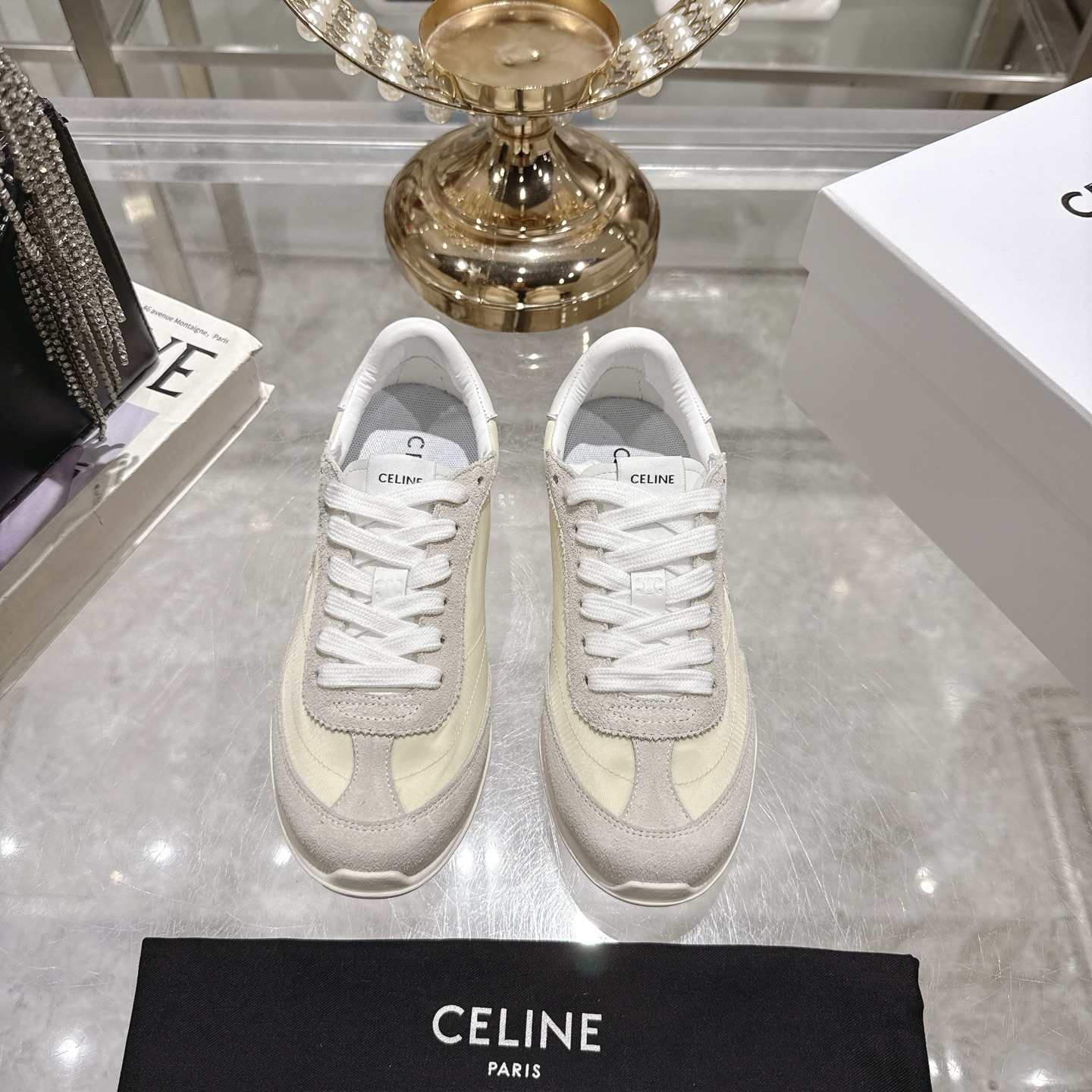 NO:416196,High-version CELINE* 2025ss new logo lace-up casual sports shoes lightweight running shoes small white shoes simple and comfortable, clean and neat, versatile and thin legs. Whether worn alone or with wide-leg pants, they are very easy to match. High street and retro, let’s make CELINE girls. The upper is imported materials + imported reverse velvet leather inner lining sheepskin inner lining original 1:1 mold open sole size 35-41 (40.41 custom made without return) XL, casual shoes/sports shoes, celine, celine, sneakers, sheepskin19860909高版本 CELINE*思琳赛琳 2025ss新款徽标系带休闲运动鞋轻便跑步鞋 小白鞋 简单舒服,干净利落,百搭显腿细,无论是单穿还是搭配阔腿裤,都非常好搭,高街又复古一起来做CELINE女孩 鞋面原版进口材料+进口反绒皮 内里羊皮内里 大底原版1:1开模大底 码数35-41（40.41订做不退换）XL,休闲鞋/运动鞋,celine,celine,sneakers,sheepskin,Women's Shoes