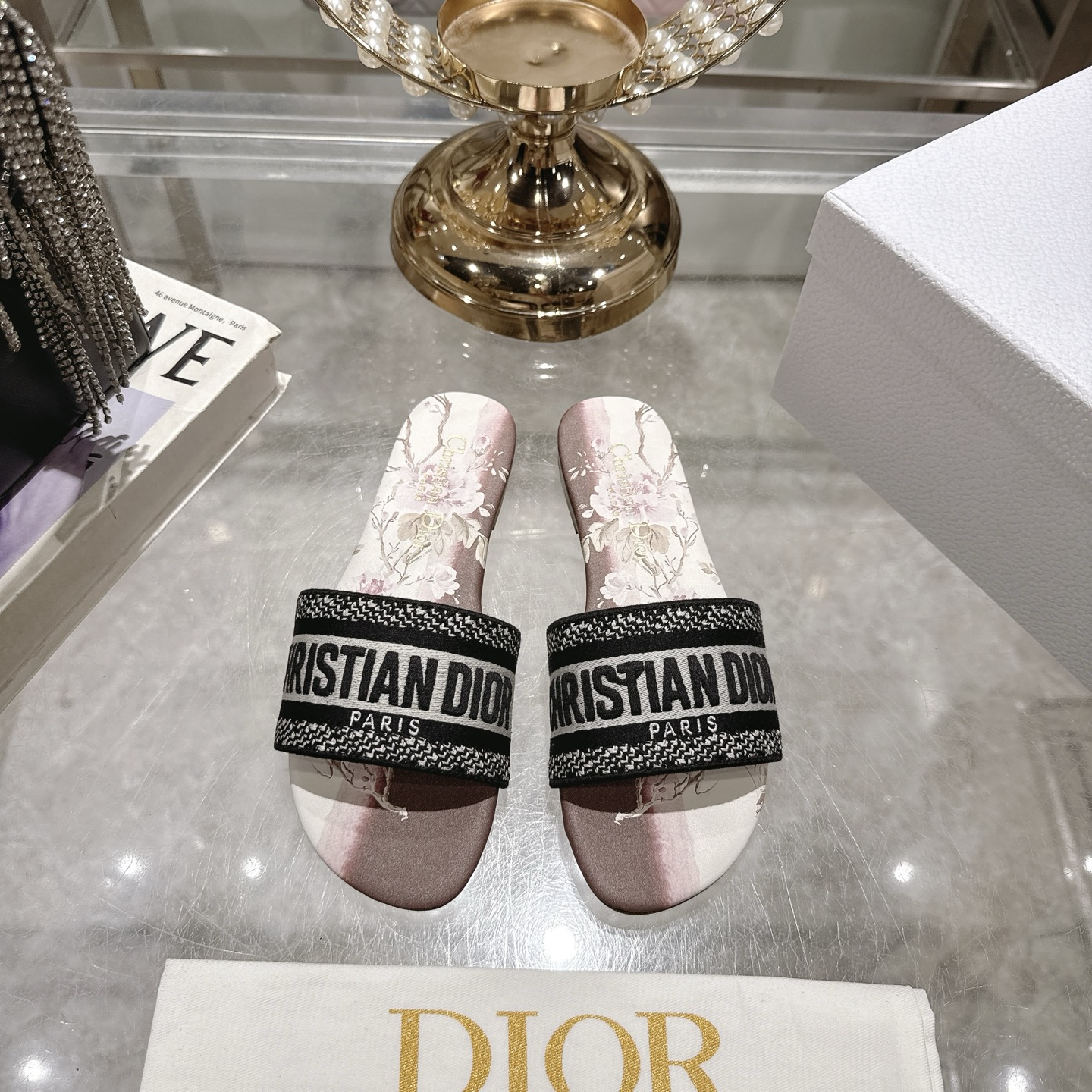 Dior Spring/Summer 2025 Slides with CD Logo Embroidery - Elegant and Comfortable