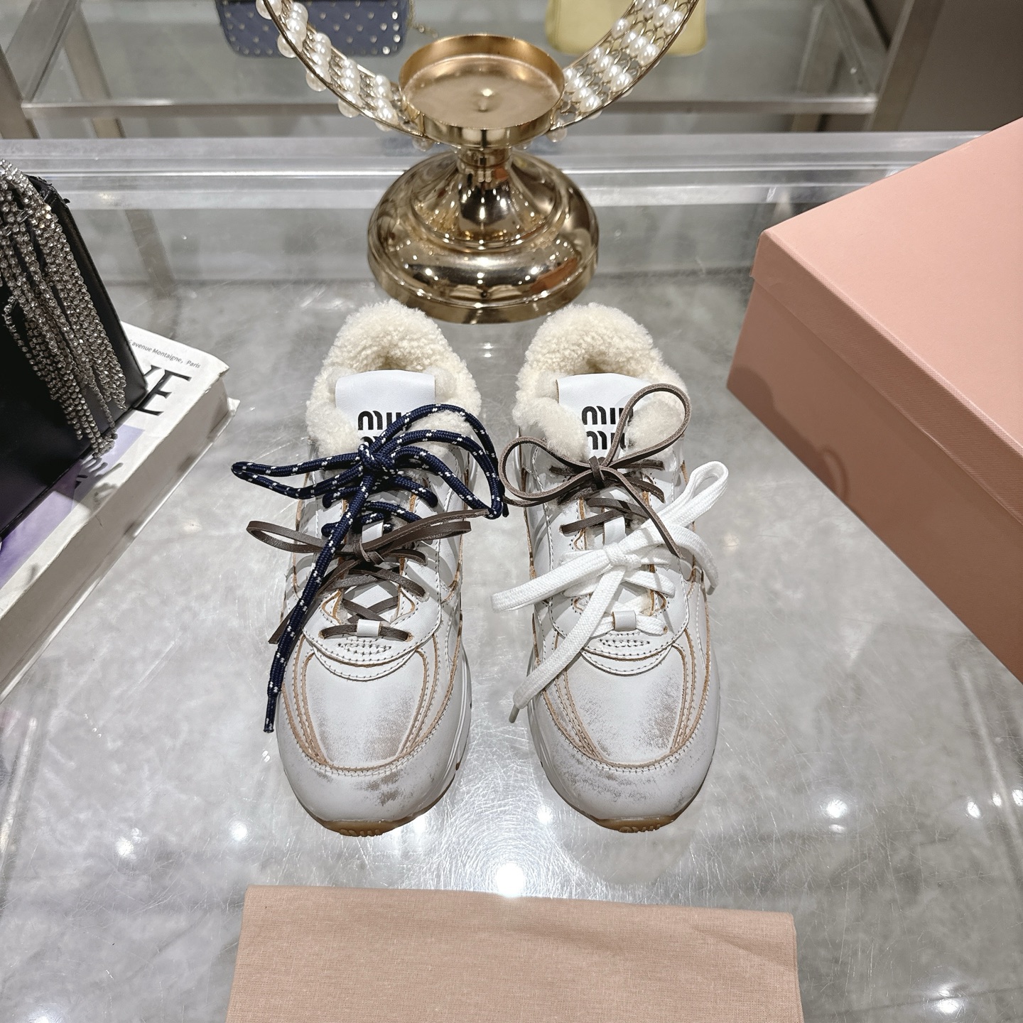 NO:494028,Top version of purchasing agent MiuMiu/MiuMiu 25ss new arrival~miujia 2025 new show new style retro old Forrest Gund training shoes thick-soled casual sneakers This lace-up casual sneakers are a perfect American retro style~ Golf shoes must be chosen! A super beautiful, comfortable, classic and versatile item on your feet! Imported fabrics of cowhide Niujing, full wool, inner wool, large sole open mold original combination sole, size 35-40 (40 41 custom made, no return or exchange), casual shoes/sports shoes, miumiu, sneakers, cowhide19860909代购顶级版本  MiuMiu/繆繆25ss new arrival～miu家2025走秀新款 复古做旧阿甘德训鞋厚底休闲运动鞋 这款系带休闲运动鞋妥妥的美式复古风格～ 高尔夫球鞋必选！ 上脚超级好看舒适经典百搭的绝绝子单品！ 面料进口牛皮牛京 全羊毛 内里羊毛内里 大底开模原版组合大底 码数35-40（40 41 订做不退换),休闲鞋/运动鞋,miumiu,sneakers,cowhide,Women's Shoes