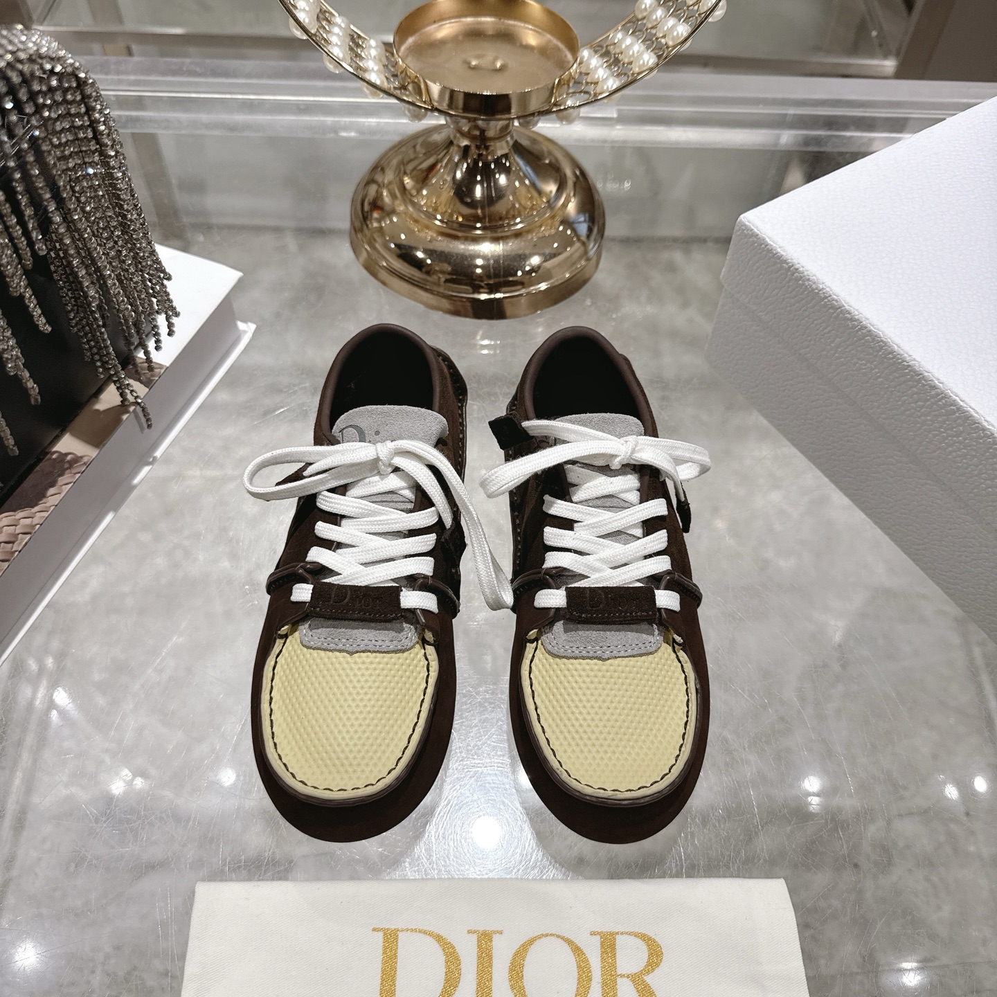 NO:593564,Dior Dior's new presbyopic canvas shoes, casual sports shoes, various colors from lavender purple experimental color blocks to caramel brown retro workwear to pure beige minimalist and natural, wide shoelaces, original stitching, soles with retro simple woven patterns and are produced. Very comfortable on the feet, can add fashionable temperament to all kinds of casual styles. Size: Women's 34-41 (34,41 custom-made, non-returnable), casual shoes/sports shoes, dior, dior, sneakers19860909Dior迪奥新款 老花帆布鞋 休闲运动鞋 多样配色从薰衣草紫色的实验色块到焦糖棕复古工装 再到纯米色极简自然 宽大鞋带 原始缝线 鞋底采用复古简形编织图案 并到生产 上脚非常舒适 可为各式休闲造型增添时髦气质 Size: 女款34-41（34,41订做不退换）,休闲鞋/运动鞋,dior,dior,sneakers,Women's Shoes