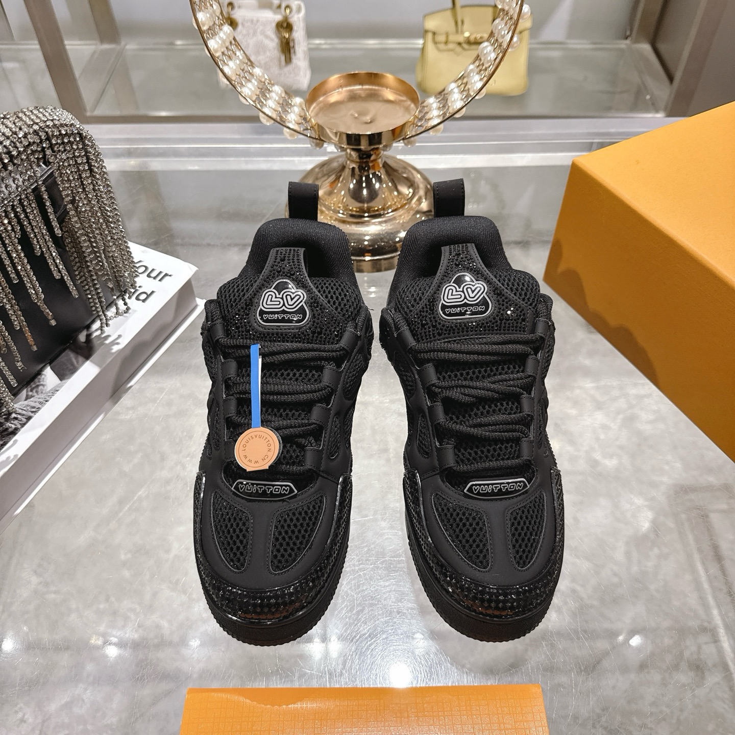 NO:577194,Color Original color matching Couple size Women's size 34-40 41 custom-made Men's size 38-44 45 46 size custom-made Standard size Material Louis Vuitton's new high-top casual shoes!  High-quality Labon craftsmanship with original LV material, comfortable and breathable mesh lining, mesh foot pads, fashionable style, simple and elegant LV original outsole, casual shoes/sports shoes, louis vuitton, louis vuitton, sneakers19860909颜色原版配色 情侣款 码数女款34-40 41订做 男款38-44 45 46码订做 标准码 材质路易威登新款 高帮 休闲鞋！高品质拉邦工艺搭配原版材质LV 舒适透气网布内里网布垫脚版型时尚 简单大气LV原版大底,休闲鞋/运动鞋,louis vuitton,louis vuitton,sneakers,Women's Shoes