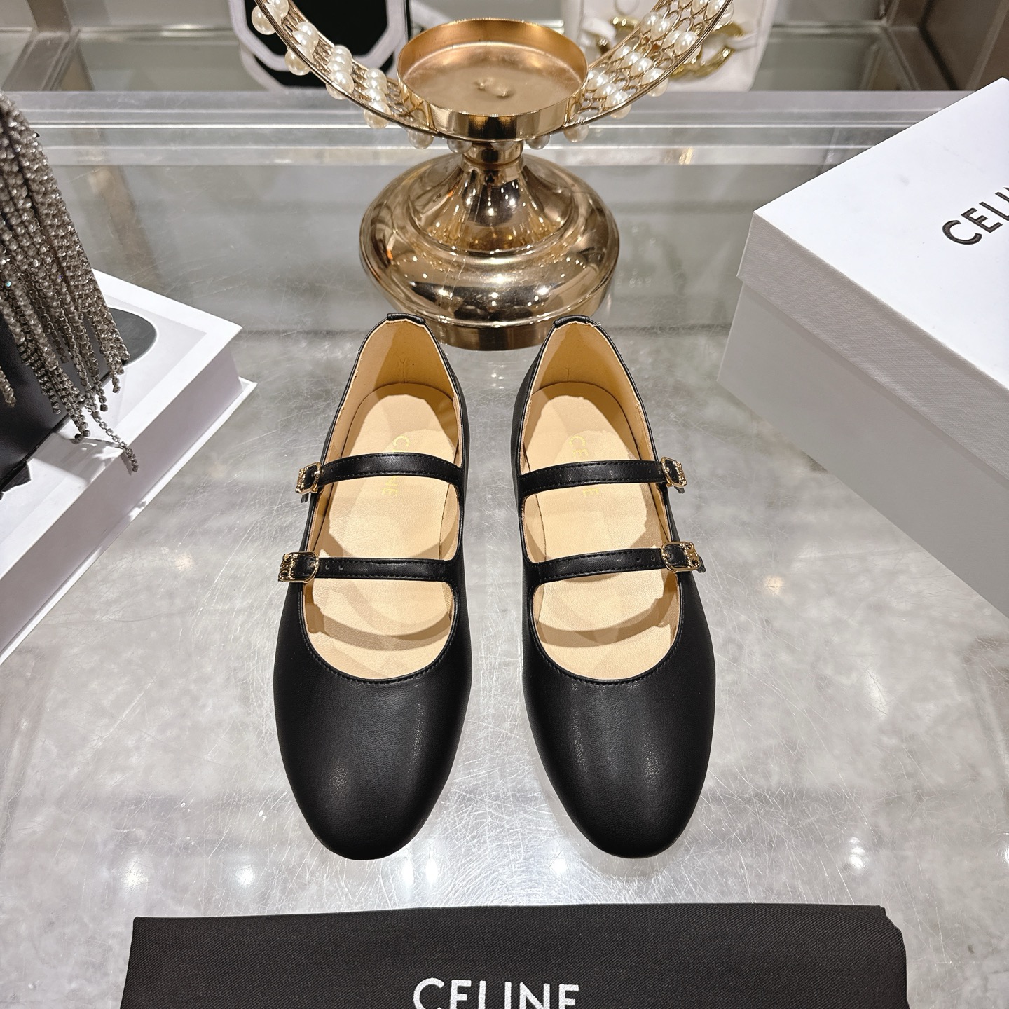 NO:652895,Celine·Celine 26ss early spring latest double-strap flat-heeled Mary Jane shoes, clean and neat, heightening and showing slender legs, whether worn alone or paired with wide-leg pants, high street and retro Let's be a CELINE girl. Upper leopard print horse hair/cow leather lining sheepskin lining outsole genuine leather sole size 35-41 (40.41 custom-made), ballet shoes, celine, celine, mary jane, cowhide, sheepskin19860909Celine·赛琳26ss 早春 最新 双带平跟玛丽珍单鞋 干净利落,增高显腿细,无论是单穿还是搭配阔腿裤,高街又复古 一起来做CELINE女孩 鞋面豹纹马毛/牛皮 内里羊皮内里 大底真皮鞋底 码数35-41（40.41定做）,芭蕾舞鞋,celine,celine,mary jane,cowhide,sheepskin,Women's Shoes