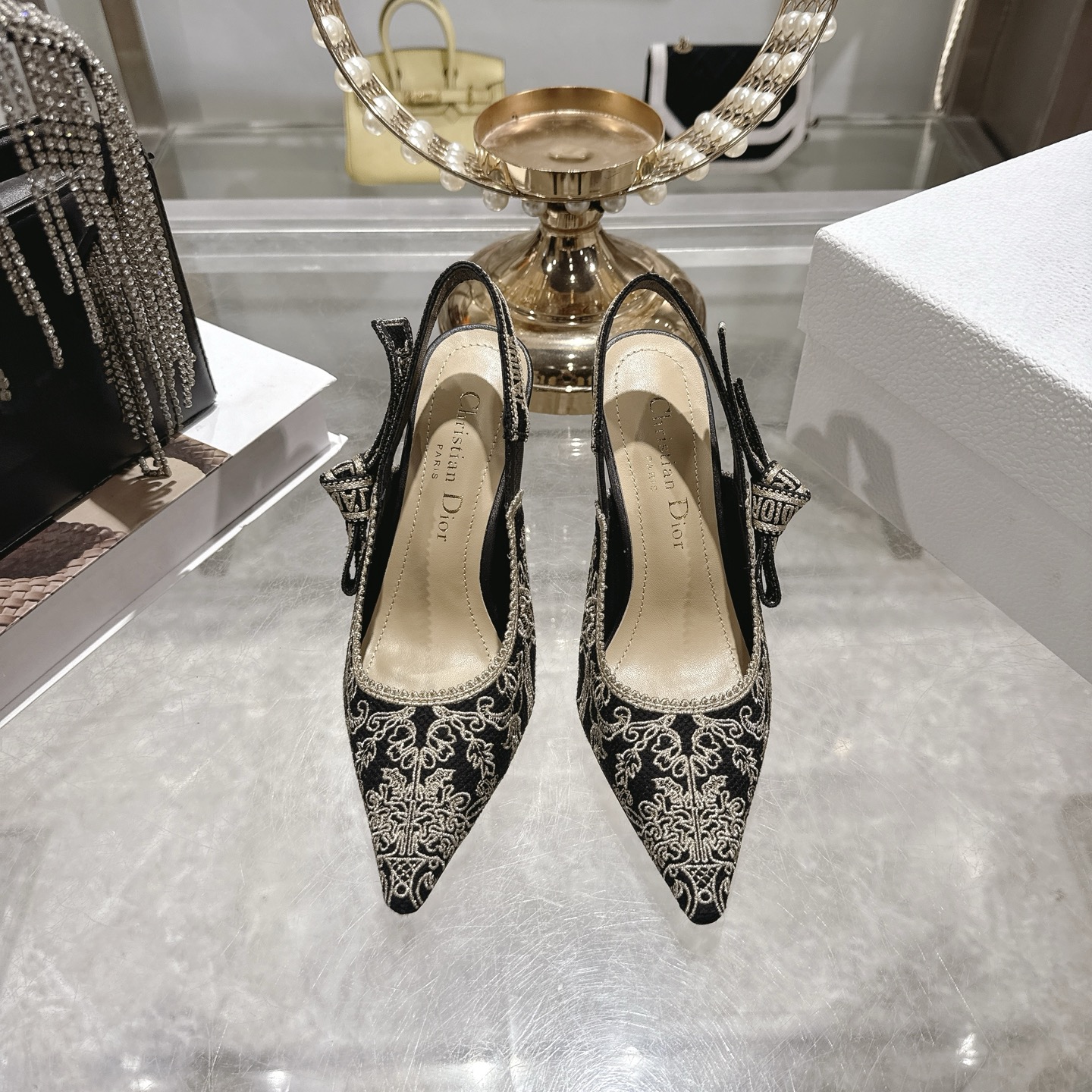 NO:706559,Purchasing agent level!  Dior J'ADIOR webbed back empty sandals classic fashion new color Quake Oblique jacquard embroidered letter logo high heel bow color block women's shoes market top high-end version material high temperature water-soluble electric embroidery technology fabric + sheepskin lining outsole Italian leather outsole high heel 1cm.6.5cm.9.5CM  Size standard code 35-43 (34.40.41.42.43 customized, non-refundable and non-exchangeable), high heels and sandals, dior, dior, sandals, high heels, sheepskin, Leather soles19860909代购级别！ 迪奥 Dior J‘ADIOR织带后空凉鞋经典时尚新色Quake Oblique 提花刺绣字母logo高跟蝴蝶结拼色女鞋 市场顶级高端版本 材质高温水溶电绣科技面料+羊皮内里 大底意大利真皮大底 高跟1cm.6.5cm.9.5CM 码数标准码35-43(34.40.41.42.43订做,不退不换）,高跟鞋凉鞋,dior,dior,sandals,high heels,sheepskin,Leather soles,Women's Shoes