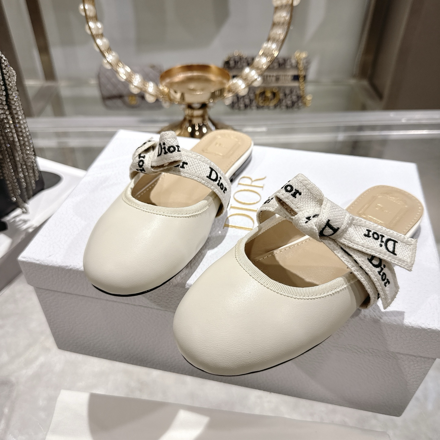 Dior Dior 2026 早春新款蝴蝶结芭蕾舞娃娃女鞋 CD字母logo立体刺绣平底圆头玛丽珍拖鞋