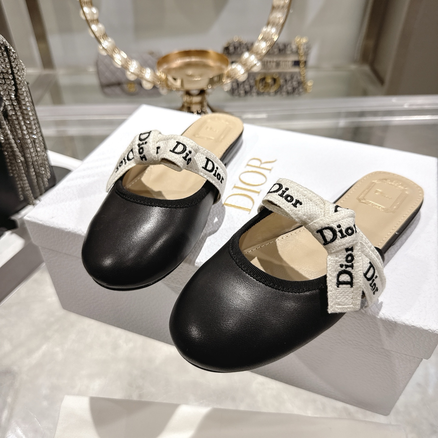 Dior Dior 2026 早春新款蝴蝶结芭蕾舞娃娃女鞋 CD字母logo立体刺绣平底圆头玛丽珍拖鞋