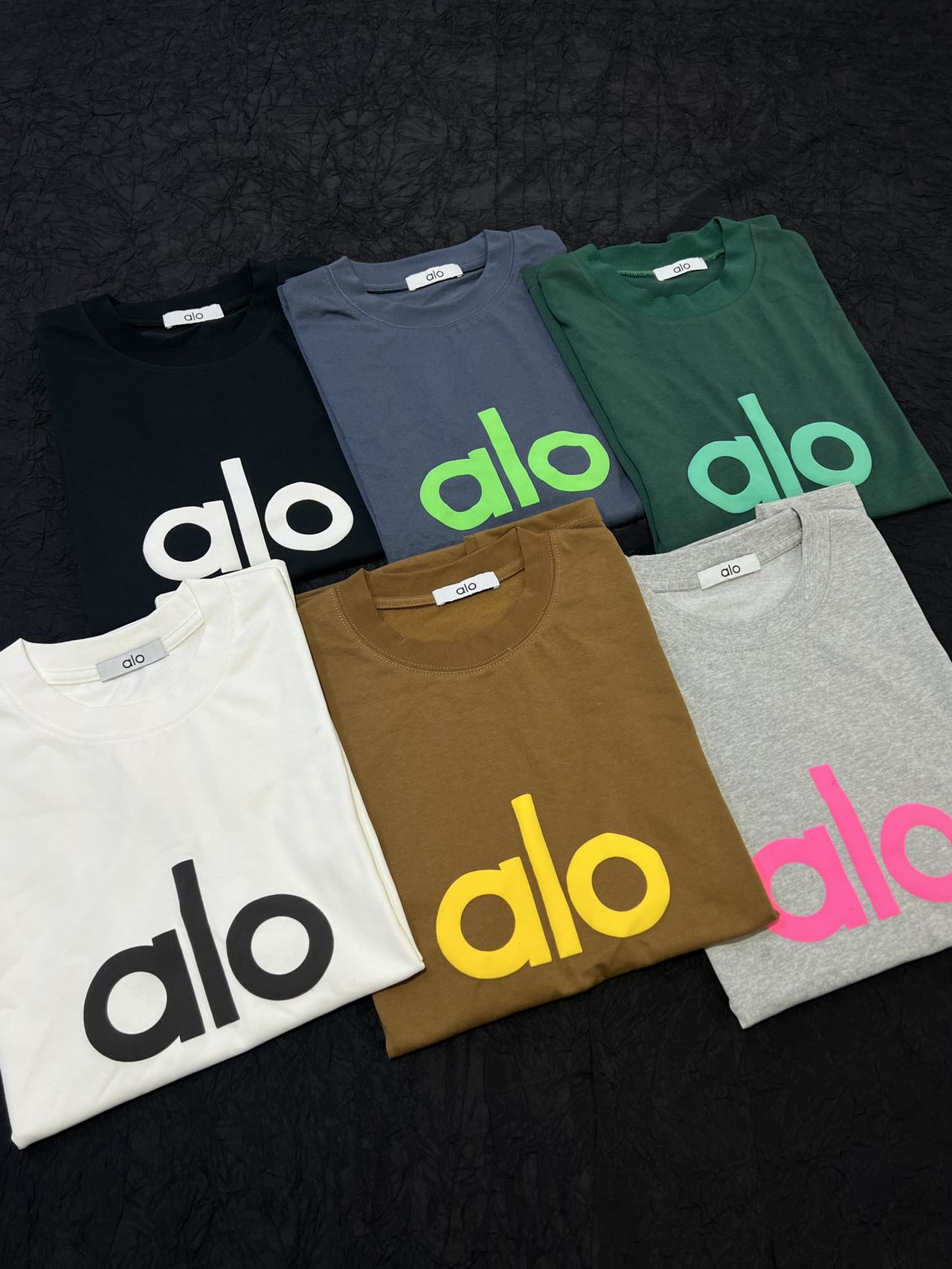 P79💰
正确版本 AlO 25年新款春夏纯棉260克宽松短袖圆领显瘦男女款慵懒感t恤发泡印花

颜色：黑色 白色 雾霾蓝 绿色 灰色 咖啡色
码数：S M L