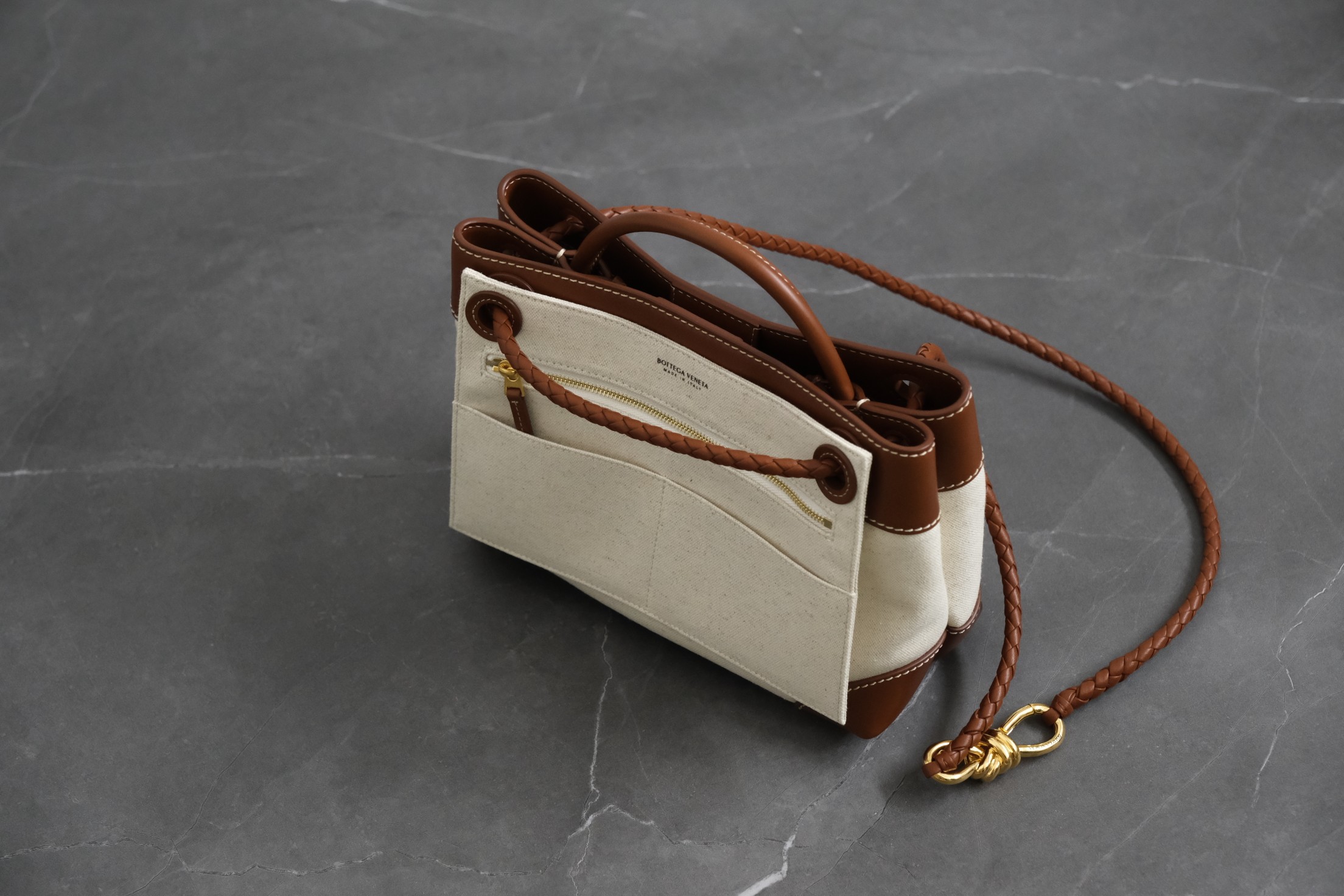 Bottega Veneta BV Andiamo series canvas splicing latest model