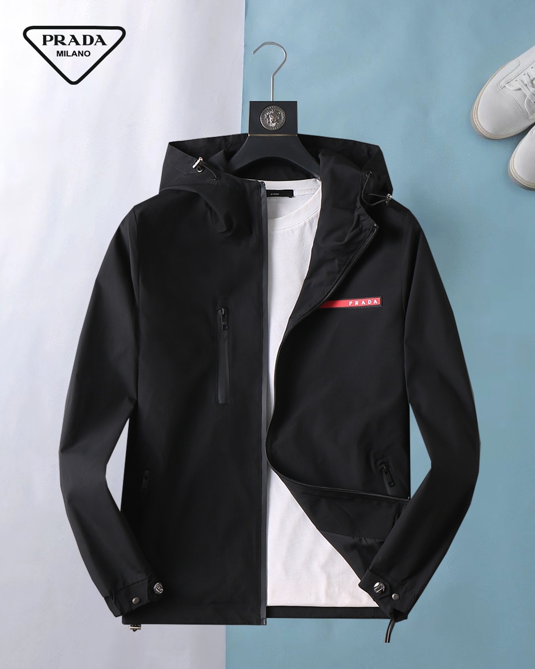 NO:644320,Same style as Prada official website, on sale in advance!  2025 new autumn men's jackets, high-end version with complete three-standard original order!  With hidden hood, custom-made fabrics at the counter, highly breathable and comfortable, impeccable details, brand element design concept, reflecting high quality. It feels delicate and soft!  It presents a casual cut and the upper body shape is awesome!  Size M～3XL, maximum wear is 195kg.,,prada,jackets & coats,jackets & coats,hats,alexander wang19860909普拉达 官网同款,提前发售！2025秋季新款男士夹克外套,原单三标齐全高端版本！带隐藏帽,专柜定制面料 透气舒适度高,细节无可挑剔,品牌元素设计理念,体现高品质.手感细腻柔软！呈现休闲裁剪,上身版型超赞！码数M～3XL,最大穿195斤.,,prada,jackets & coats,jackets & coats,hats,alexander wang,Men's clothing