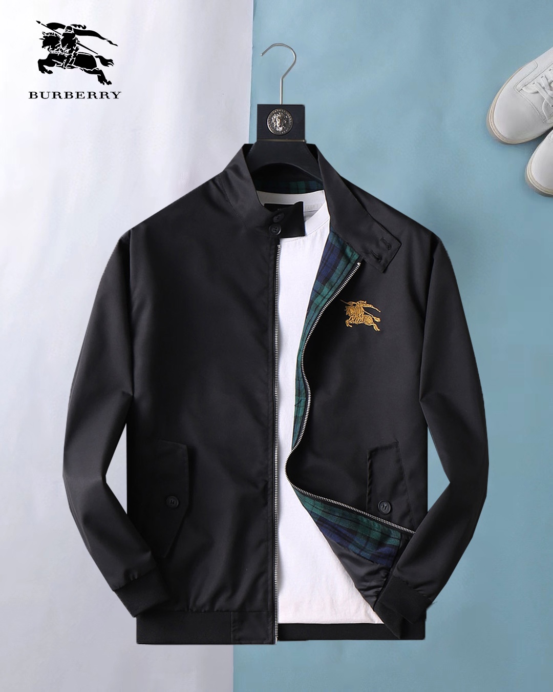 NO:735818,The same style is available on Burberry’s official website, on sale in advance!  2026 spring new men's jacket, high-end version with original order and three standards!  With hidden hood, custom-made fabrics at the counter, highly breathable and comfortable, impeccable details, brand element design concept, reflecting high quality. It feels delicate and soft!  It presents a casual cut and the upper body shape is awesome!  Size M～3XL, maximum wearing capacity is 195 catties.,,burberry,jackets & coats,jackets & coats,hats,19860909巴宝莉官网同款,提前发售！2026春季新款男士夹克外套,原单三标齐全高端版本！带隐藏帽,专柜定制面料 透气舒适度高,细节无可挑剔,品牌元素设计理念,体现高品质.手感细腻柔软！呈现休闲裁剪,上身版型超赞！码数M～3XL,最大穿195斤.,,burberry,jackets & coats,jackets & coats,hats,,Men's clothing