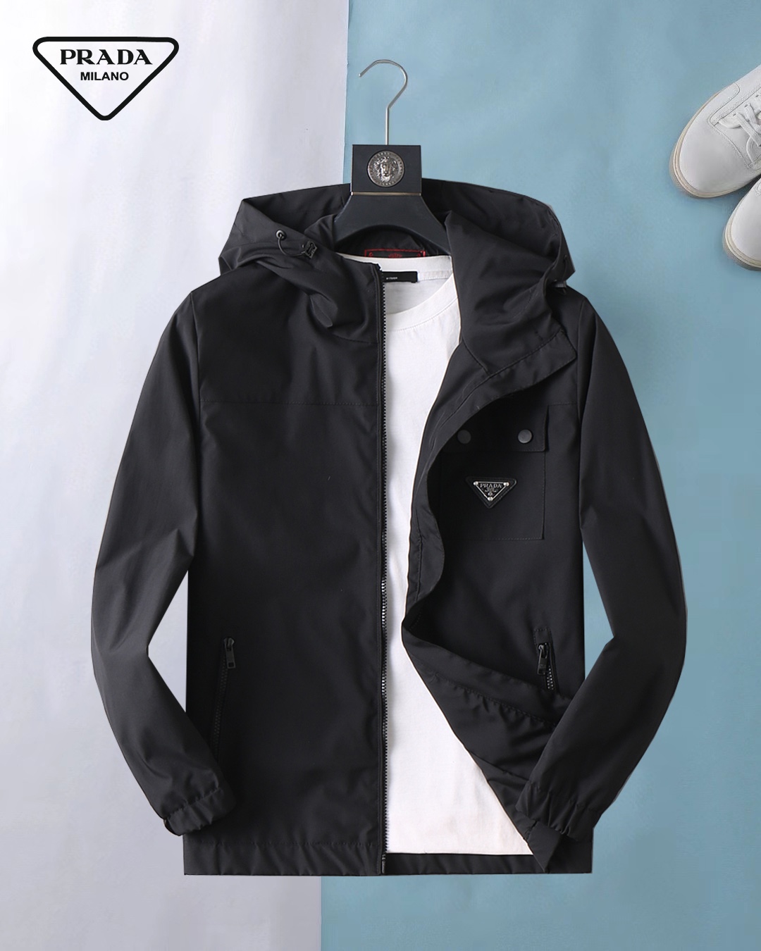 NO:735826,Same style as Prada official website, on sale in advance!  2026 spring new men's jacket, high-end version with original order and three standards!  With hidden hood, custom-made fabrics at the counter, highly breathable and comfortable, impeccable details, brand element design concept, reflecting high quality. It feels delicate and soft!  It presents a casual cut and the upper body shape is awesome!  Size M～3XL, maximum wearing capacity is 195 catties.,,prada,jackets & coats,jackets & coats,hats,19860909普拉达 官网同款,提前发售！2026春季新款男士夹克外套,原单三标齐全高端版本！带隐藏帽,专柜定制面料 透气舒适度高,细节无可挑剔,品牌元素设计理念,体现高品质.手感细腻柔软！呈现休闲裁剪,上身版型超赞！码数M～3XL,最大穿195斤.,,prada,jackets & coats,jackets & coats,hats,,Men's clothing