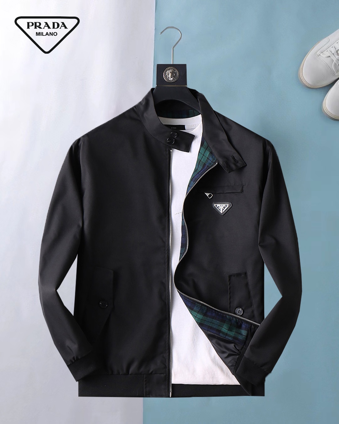 NO:735830,Same style as Prada official website, on sale in advance!  2026 spring new men's jacket, high-end version with original order and three standards!  With hidden hood, custom-made fabrics at the counter, highly breathable and comfortable, impeccable details, brand element design concept, reflecting high quality. It feels delicate and soft!  It presents a casual cut and the upper body shape is awesome!  Size M～3XL, maximum wearing capacity is 195 catties.,,prada,jackets & coats,jackets & coats,hats,19860909普拉达 官网同款,提前发售！2026春季新款男士夹克外套,原单三标齐全高端版本！带隐藏帽,专柜定制面料 透气舒适度高,细节无可挑剔,品牌元素设计理念,体现高品质.手感细腻柔软！呈现休闲裁剪,上身版型超赞！码数M～3XL,最大穿195斤.,,prada,jackets & coats,jackets & coats,hats,,Men's clothing