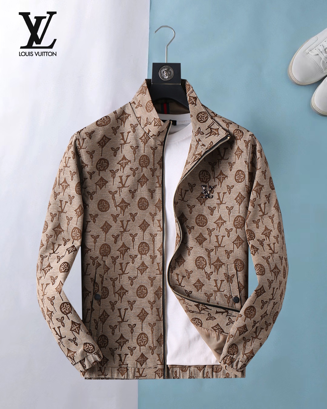 NO:735863,The same style as the Louis Vuitton Lv official website, on sale in advance!  2026春季新款男士夹克外套,原单三标齐全高端版本！  With hidden hood, custom-made fabrics at the counter, highly breathable and comfortable, impeccable details, brand element design concept, reflecting high quality. It feels delicate and soft!  It presents a casual cut and the upper body shape is awesome!  Size M～3XL, maximum wear is 195kg.,,louis vuitton,louis vuitton,jackets & coats,jackets & coats,hats,19860909路易威登Lv 官网同款,提前发售！2026春季新款男士夹克外套,原单三标齐全高端版本！带隐藏帽,专柜定制面料 透气舒适度高,细节无可挑剔,品牌元素设计理念,体现高品质.手感细腻柔软！呈现休闲裁剪,上身版型超赞！码数M～3XL,最大穿195斤.,,louis vuitton,louis vuitton,jackets & coats,jackets & coats,hats,,Men's clothing