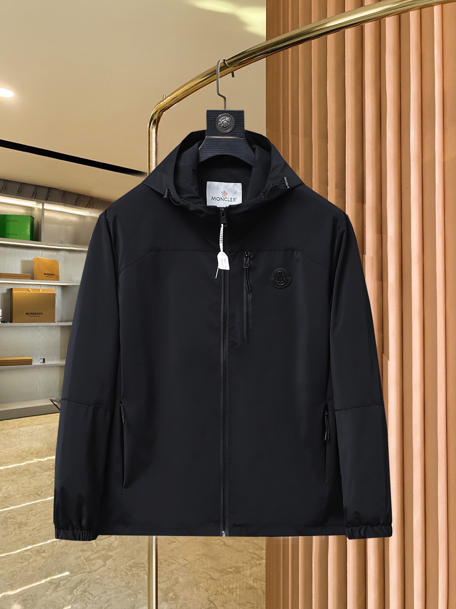 NO:521807,The main recommendation is the latest 2025ss spring 2025ss stand-up collar hidden hat design casual jacket. High-end quality, pattern fabrics and hardware are customized 1:1 in the counter, breathable and comfortable, suitable for fabrics. The logo adopts the current popular embroidery design. The upper body is handsome and stylish, without any restraint, and the upper body is super comfortable!  The whole piece is super cool and upscale!  The upper body is not thick, showing the fashionable and personalized atmosphere!  Number of codes: M-XXXL H2025 new model first release, Moncler, jackets & coats, hats, alexander wang19860909主推 蒙口 2025ss春季最新款蒙口立领隐藏帽设计休闲外套 高端品质、版型面料五金都是专柜1:1定制,透气舒适合成面料,Logo采用时下流行刺绣设计,上身帅气有型,一点不拘束、上身超级舒适！整件超级酷炫上档次！上身不厚重,尽显时尚个性气息！ 码数:M-XXXL H2025新款首发,,Moncler,jackets & coats,hats,alexander wang,Men's clothing