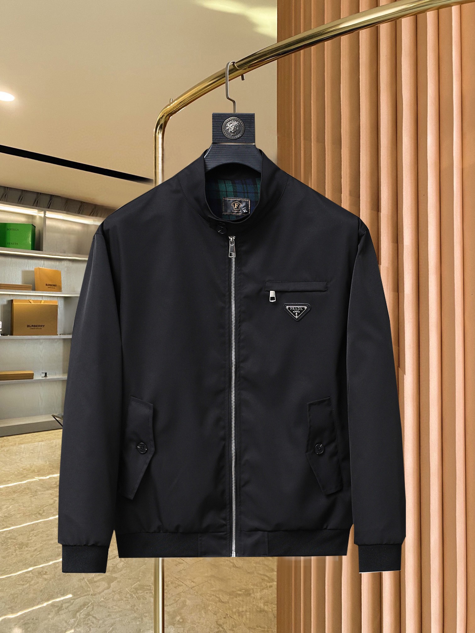 NO:521819,The main recommendation is Prada 2025ss Spring latest style covert stand collar hidden hat design casual jacket. High-end quality, pattern fabrics and hardware are customized 1:1 in the counter, breathable and comfortable, suitable for fabrics. The logo adopts the current popular embroidery design. The upper body is handsome and stylish, without any restraint, and the upper body is super comfortable!  The whole piece is super cool and upscale!  The upper body is not thick, showing the fashionable and personalized atmosphere!  Number of codes: M-XXXL H2025 new model first release, prada, Moncler, jackets & coats, hats, alexander wang19860909主推 普拉达 2025ss春季最新款蒙口立领隐藏帽设计休闲外套 高端品质、版型面料五金都是专柜1:1定制,透气舒适合成面料,Logo采用时下流行刺绣设计,上身帅气有型,一点不拘束、上身超级舒适！整件超级酷炫上档次！上身不厚重,尽显时尚个性气息！ 码数:M-XXXL H2025新款首发,,prada,Moncler,jackets & coats,hats,alexander wang,Men's clothing