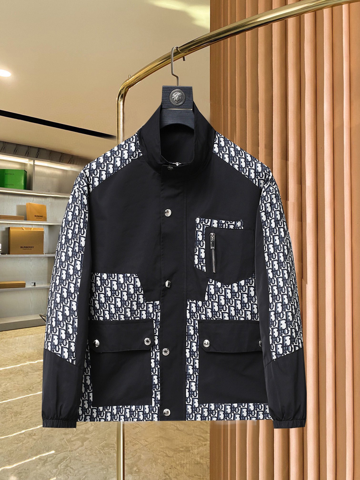 NO:521806,The main recommendation is Dior's latest spring 2025ss stand-up collar hidden hat design casual jacket. High-end quality, pattern fabrics and hardware are customized 1:1 in the counter, breathable and comfortable, suitable for fabrics. The logo adopts the current popular embroidery design. The upper body is handsome and stylish, without any restraint, and the upper body is super comfortable!  The whole piece is super cool and upscale!  The upper body is not thick, showing the fashionable and personalized atmosphere!  Number of codes: M-XXXL H2025 new model first release, dior, Moncler, jackets & coats, hats, alexander wang19860909主推 迪奥2025ss春季最新款蒙口立领隐藏帽设计休闲外套 高端品质、版型面料五金都是专柜1:1定制,透气舒适合成面料,Logo采用时下流行刺绣设计,上身帅气有型,一点不拘束、上身超级舒适！整件超级酷炫上档次！上身不厚重,尽显时尚个性气息！ 码数:M-XXXL H2025新款首发,,dior,Moncler,jackets & coats,hats,alexander wang,Men's clothing