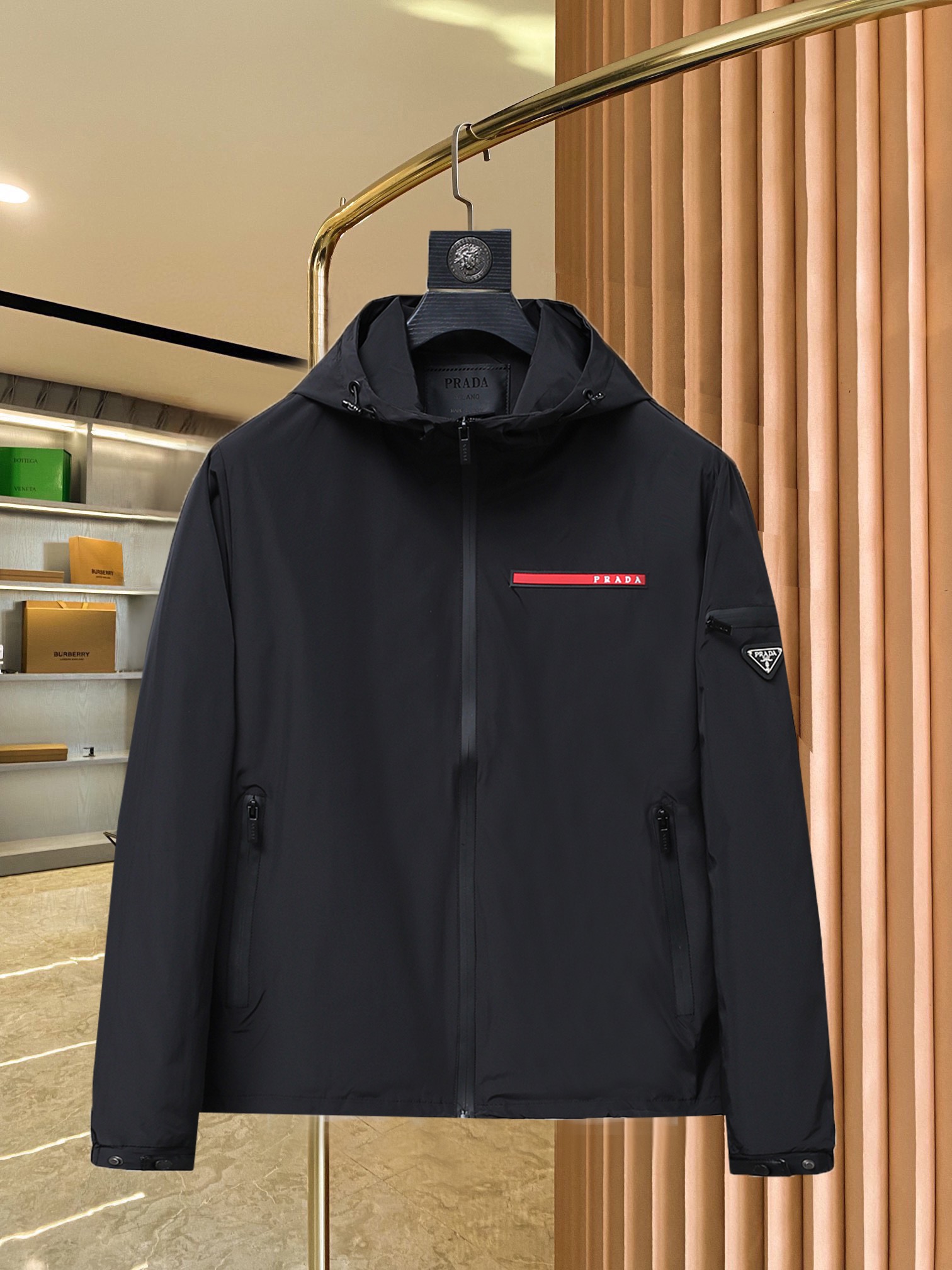 NO:521810,The main recommendation is Prada 2025ss Spring latest style covert stand collar hidden hat design casual jacket. High-end quality, pattern fabrics and hardware are customized 1:1 in the counter, breathable and comfortable, suitable for fabrics. The logo adopts the current popular embroidery design. The upper body is handsome and stylish, without any restraint, and the upper body is super comfortable!  The whole piece is super cool and upscale!  The upper body is not thick, showing the fashionable and personalized atmosphere!  Number of codes: M-XXXL H2025 new model first release, prada, Moncler, jackets & coats, hats, alexander wang19860909主推 普拉达 2025ss春季最新款蒙口立领隐藏帽设计休闲外套 高端品质、版型面料五金都是专柜1:1定制,透气舒适合成面料,Logo采用时下流行刺绣设计,上身帅气有型,一点不拘束、上身超级舒适！整件超级酷炫上档次！上身不厚重,尽显时尚个性气息！ 码数:M-XXXL H2025新款首发,,prada,Moncler,jackets & coats,hats,alexander wang,Men's clothing