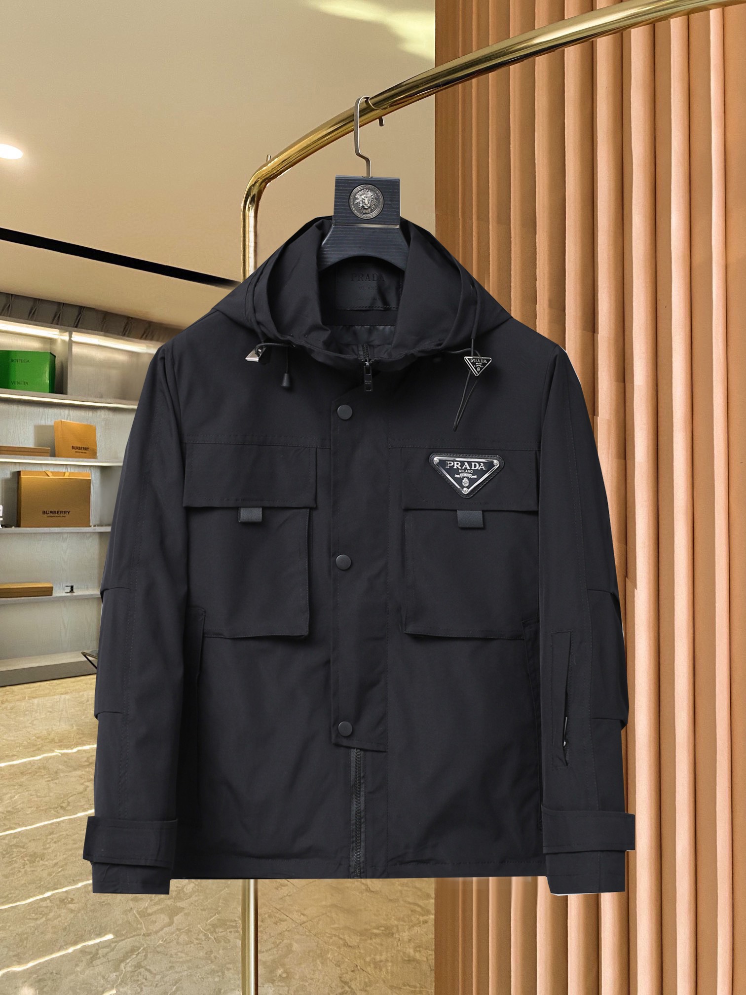 NO:521820,The main recommendation is Prada 2025ss Spring latest style covert stand collar hidden hat design casual jacket. High-end quality, pattern fabrics and hardware are customized 1:1 in the counter, breathable and comfortable, suitable for fabrics. The logo adopts the current popular embroidery design. The upper body is handsome and stylish, without any restraint, and the upper body is super comfortable!  The whole piece is super cool and upscale!  The upper body is not thick, showing the fashionable and personalized atmosphere!  Number of codes: M-XXXL H2025 new model first release, prada, Moncler, jackets & coats, hats, alexander wang19860909主推 普拉达 2025ss春季最新款蒙口立领隐藏帽设计休闲外套 高端品质、版型面料五金都是专柜1:1定制,透气舒适合成面料,Logo采用时下流行刺绣设计,上身帅气有型,一点不拘束、上身超级舒适！整件超级酷炫上档次！上身不厚重,尽显时尚个性气息！ 码数:M-XXXL H2025新款首发,,prada,Moncler,jackets & coats,hats,alexander wang,Men's clothing