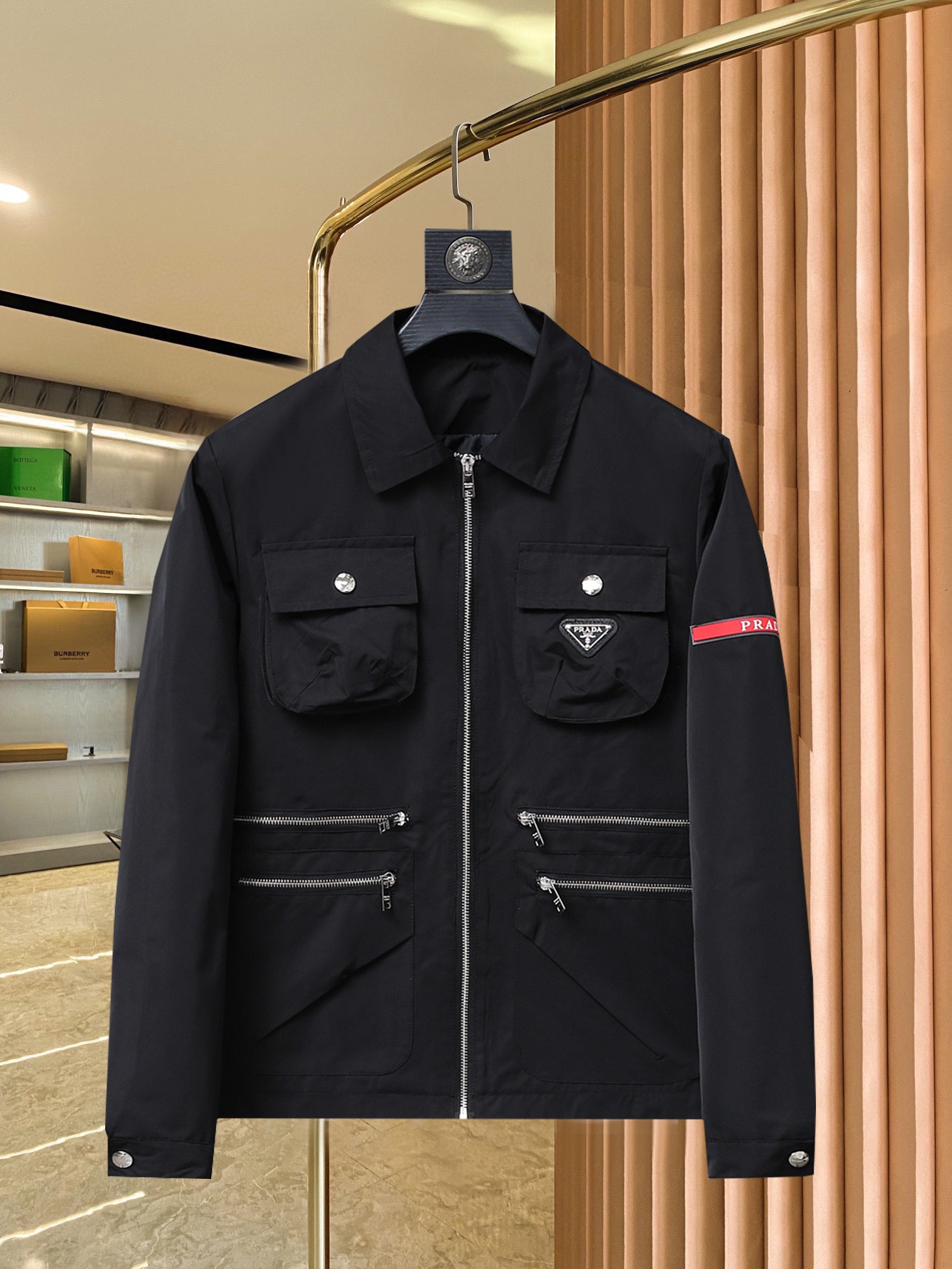 NO:521825,The main recommendation is Prada 2025ss Spring latest style covert stand collar hidden hat design casual jacket. High-end quality, pattern fabrics and hardware are customized 1:1 in the counter, breathable and comfortable, suitable for fabrics. The logo adopts the current popular embroidery design. The upper body is handsome and stylish, without any restraint, and the upper body is super comfortable!  The whole piece is super cool and upscale!  The upper body is not thick, showing the fashionable and personalized atmosphere!  Number of codes: M-XXXL H2025 new model first release, prada, Moncler, jackets & coats, hats, alexander wang19860909主推 普拉达 2025ss春季最新款蒙口立领隐藏帽设计休闲外套 高端品质、版型面料五金都是专柜1:1定制,透气舒适合成面料,Logo采用时下流行刺绣设计,上身帅气有型,一点不拘束、上身超级舒适！整件超级酷炫上档次！上身不厚重,尽显时尚个性气息！ 码数:M-XXXL H2025新款首发,,prada,Moncler,jackets & coats,hats,alexander wang,Men's clothing