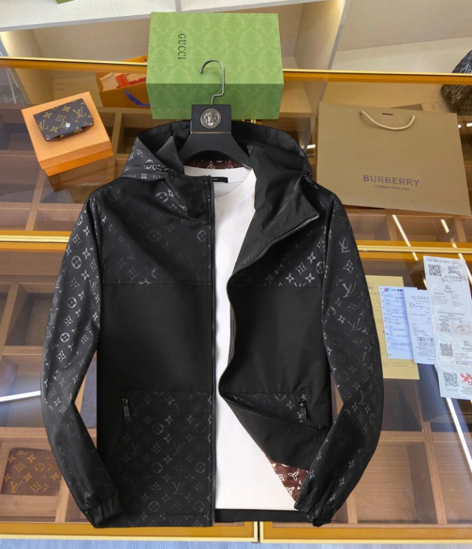 NO:519429,Lv 2025 spring new jacket jacket, the new product on the show is perfect, comfortable and warm, the three standards are complete in color and full and attractive, and the very outstanding design easily advances the sense of fashion, the workmanship is extremely exquisite and rigorous, and the wiring is neat and meticulous!  A masterpiece of a big-name designer!  The upper body doesn't look bloated and super handsome!  Spot code M ~ XXXL,,louis vuitton,jackets & coats,jackets & coats,alexander wang19860909Lv 2025春季新款夹克外套,秀场新品品相非常完美,舒适保暖,三标齐全色泽饱满诱人,非常出彩的设计,轻松将时髦感进阶,做工极为考究严谨,走线工整细致！大牌设计师巨作！上身不显臃肿、超级帅气！现货码数M ～ XXXL,,louis vuitton,jackets & coats,jackets & coats,alexander wang,Men's clothing