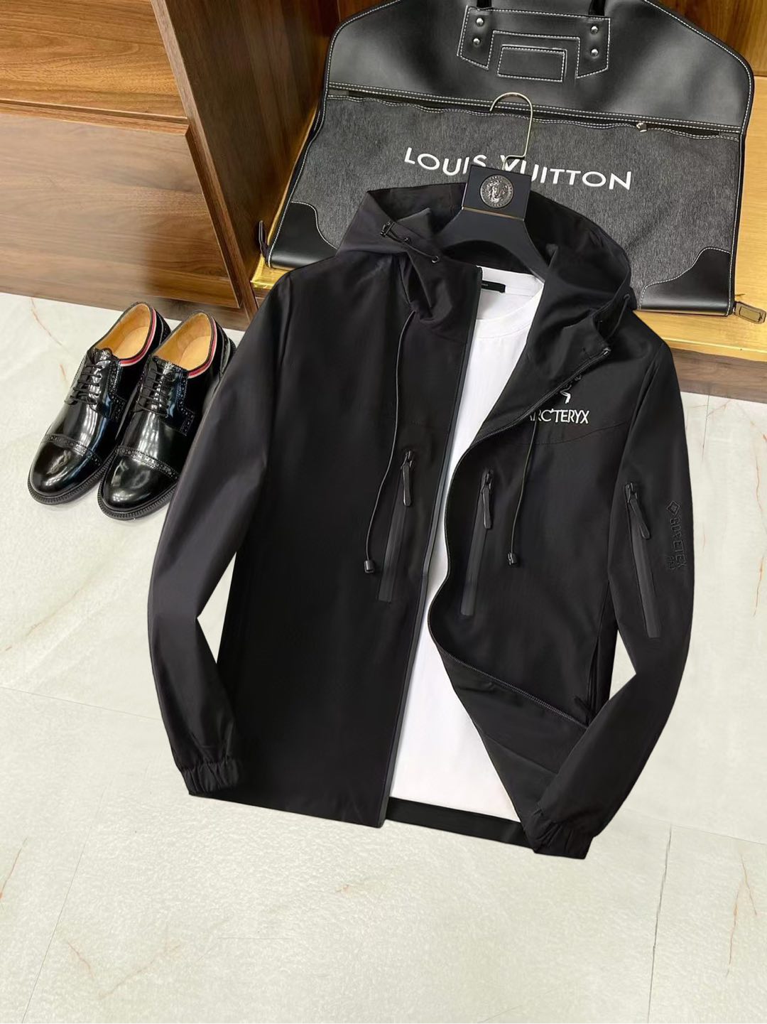 NO:538003,Archaeopteryx 2025 autumn new jacket, the new product on the show is perfect, comfortable and warm, the three standards are complete in color and full and attractive, and the very outstanding design easily advances the sense of fashion. The workmanship is extremely exquisite and rigorous, and the wiring is neat and meticulous!  A masterpiece of a big-name designer!  The upper body doesn't look bloated and super handsome!  Spot code M ~ XXXL,arc'teryx,jackets & coats,jackets & coats,alexander wang19860909始祖鸟 2025秋季新款夹克外套,秀场新品品相非常完美,舒适保暖,三标齐全色泽饱满诱人,非常出彩的设计,轻松将时髦感进阶,做工极为考究严谨,走线工整细致！大牌设计师巨作！上身不显臃肿、超级帅气！现货码数M ～ XXXL,arc'teryx,jackets & coats,jackets & coats,alexander wang,Men's clothing