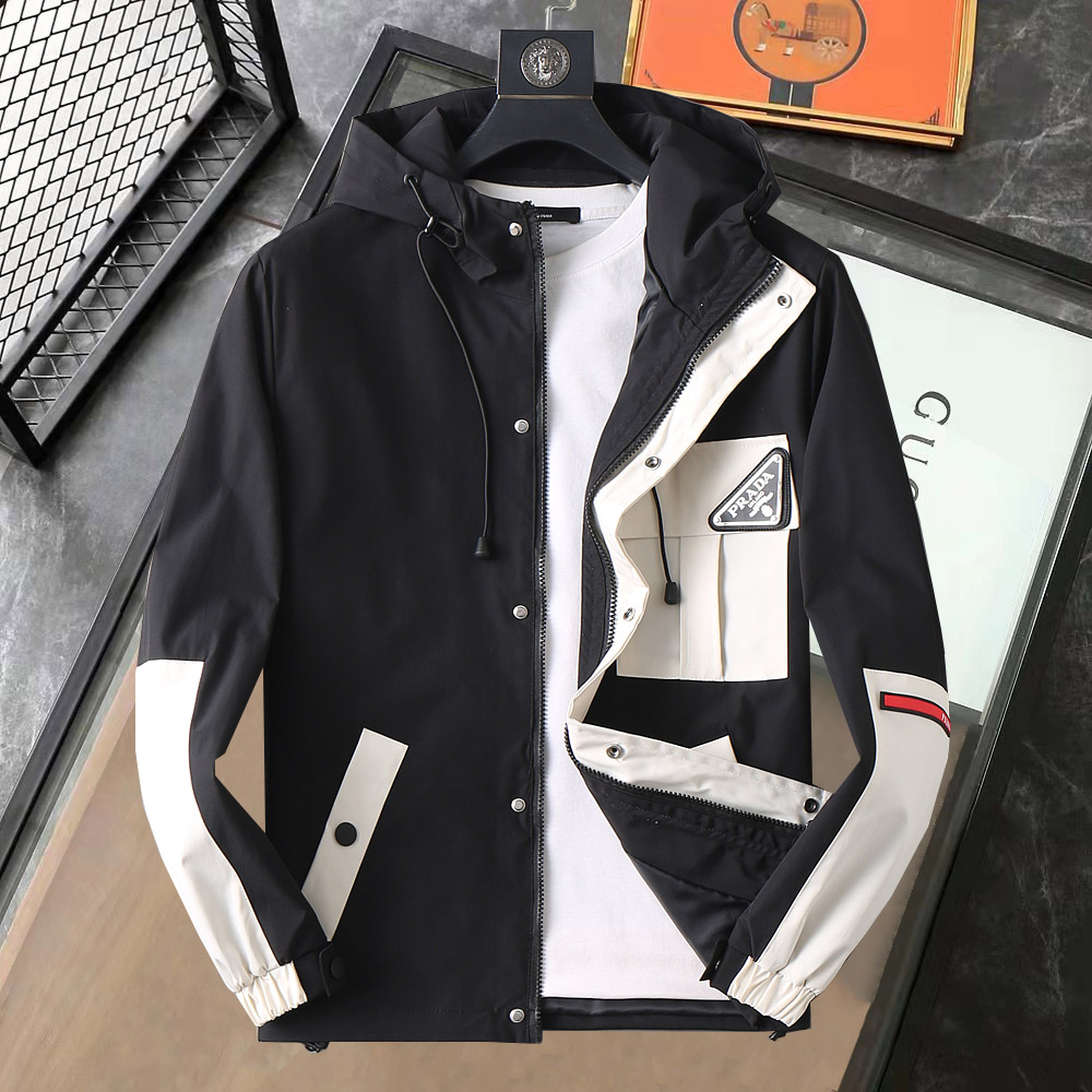 NO:733490,Same style as Prada official website, sold simultaneously!  2026 spring new men's jacket, high-end version with original order and three standards!  Custom-made fabrics at the counter are highly breathable and comfortable, with impeccable details and brand element design concepts, reflecting high quality. It feels delicate and soft!  It presents a casual cut and the upper body shape is awesome!  Sizes M～3XL can be worn up to 200 pounds, please state your height and weight when placing an order.,,prada,jackets & coats,jackets & coats,19860909普拉达 官网同款,同步发售！2026春季新款男士夹克外套,原单三标齐全高端版本！专柜定制面料 透气舒适度高,细节无可挑剔,品牌元素设计理念,体现高品质.手感细腻柔软！呈现休闲裁剪,上身版型超赞！码数M～3XL最大穿200斤,下单报身高体重.,,prada,jackets & coats,jackets & coats,,Men's clothing