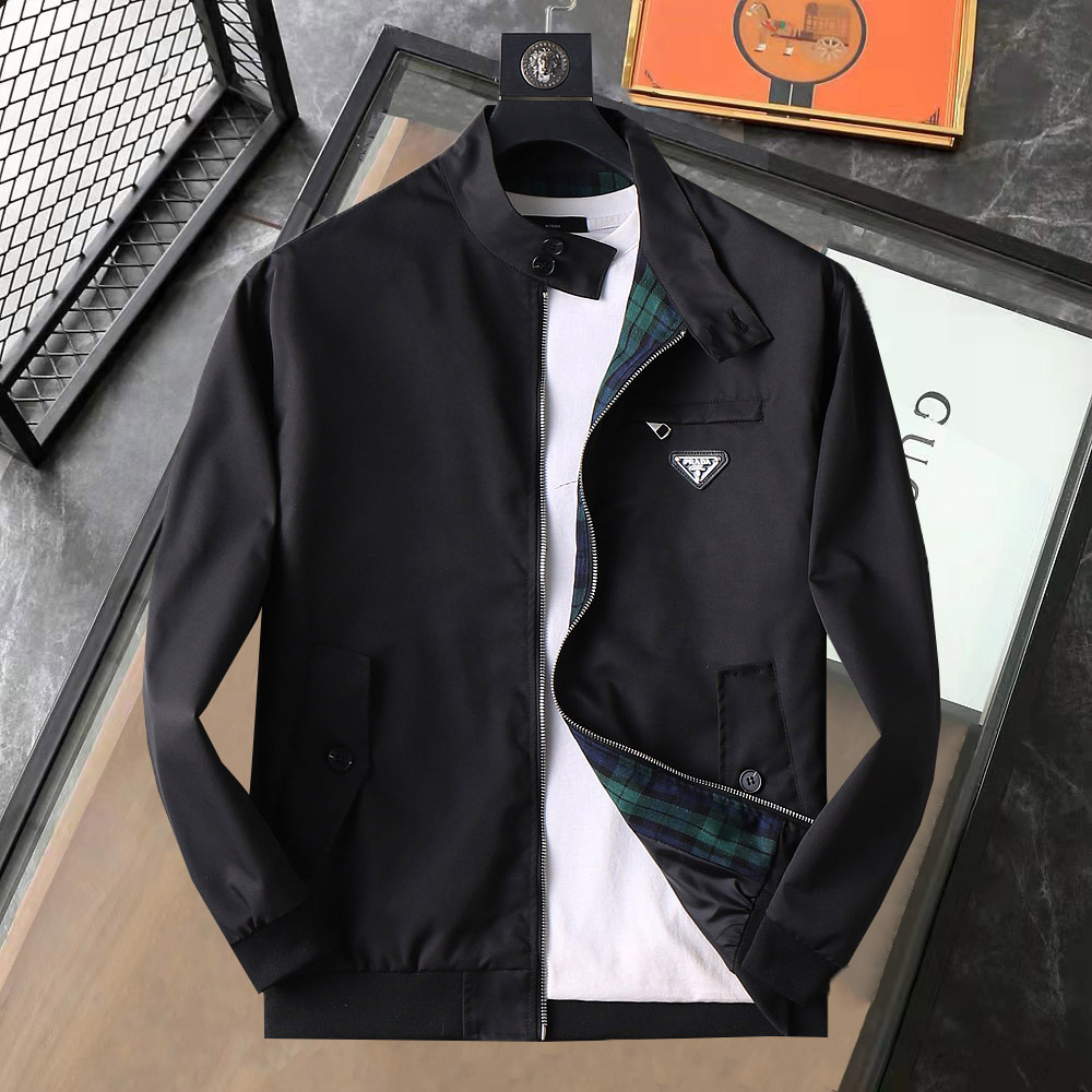 NO:733485,Same style as Prada official website, sold simultaneously!  2026 spring new men's jacket, high-end version with original order and three standards!  Custom-made fabrics at the counter are highly breathable and comfortable, with impeccable details and brand element design concepts, reflecting high quality. It feels delicate and soft!  It presents a casual cut and the upper body shape is awesome!  Size M～3XL Maximum weight, please state your height and weight when placing an order.,,prada,jackets & coats,jackets & coats,19860909普拉达 官网同款,同步发售！2026春季新款男士夹克外套,原单三标齐全高端版本！专柜定制面料 透气舒适度高,细节无可挑剔,品牌元素设计理念,体现高品质.手感细腻柔软！呈现休闲裁剪,上身版型超赞！码数M～3XL最大穿斤,下单报身高体重.,,prada,jackets & coats,jackets & coats,,Men's clothing