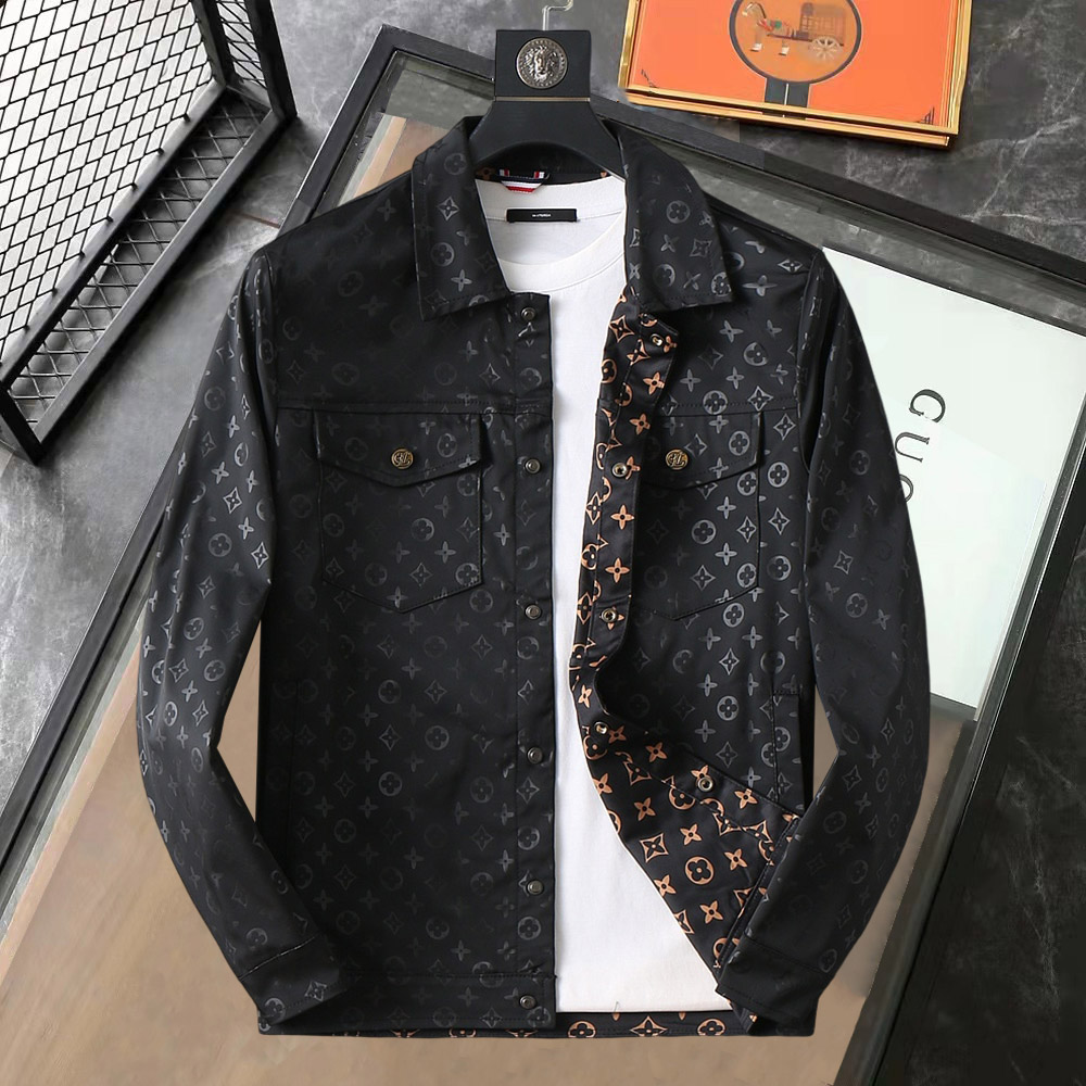 NO:610018,The same style as the Lv official website, available simultaneously!  2025 new autumn men's jackets, high-end version with complete three-standard original order!  Custom-made fabrics at the counter are highly breathable and comfortable, with impeccable details and brand element design concepts, reflecting high quality. It feels delicate and soft!  It presents a casual cut and the upper body shape is awesome!  Size M～3XL, the maximum weight is 200 pounds. Please state your height and weight when placing an order.,,louis vuitton,jackets & coats,jackets & coats,alexander wang19860909Lv 官网同款,同步发售！2025秋季新款男士夹克外套,原单三标齐全高端版本！专柜定制面料 透气舒适度高,细节无可挑剔,品牌元素设计理念,体现高品质.手感细腻柔软！呈现休闲裁剪,上身版型超赞！码数M～3XL最大穿200斤,下单报身高体重.,,louis vuitton,jackets & coats,jackets & coats,alexander wang,Men's clothing