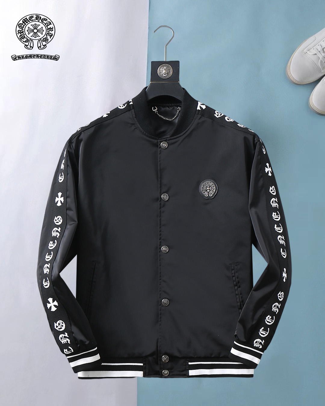 NO:644333,Chrome Hearts 2025 Autumn hot-selling counter new casual fashion jacket. Super avant-garde design style. Delicate and comfortable. Very light to wear and not easy to wrinkle. Multiple craftsmanship. The overall design is quite visual. The upper body is casual and stylish, with a certain degree of stiffness. It is definitely recommended for the temperament at the forefront of fashion. It is a must-have for urban leisure. Size M-XXXL (175 140 catties wears L and the maximum wear is 200 catties), chrome hearts, jackets &  coats,alexander wang19860909克罗心 2025秋季爆款专柜新款休闲时尚夹克 超前卫设计风格 细腻舒适 穿着非常轻便不易起皱.多重重工艺 整体的设计颇具视觉感,上身休闲有型,有一定的挺括度,绝对走在时尚最尖端的气质感推荐,都市休闲必备.尺码 M-XXXL(175 140斤穿L 最大穿200斤),,chrome hearts,jackets & coats,alexander wang,Men's clothing