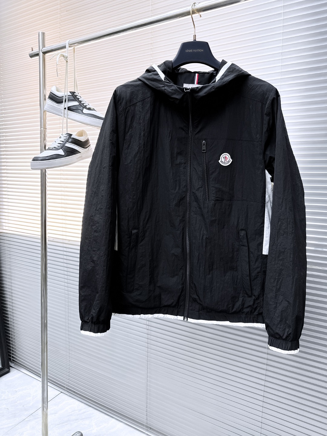 NO:524082,The same style on the official website, released in advance!  2025 autumn season new men's jacket, original single three-standard full high-end version!  Customized fabrics for counters are breathable and comfortable, with impeccable details, and the brand element design concept reflects high quality. The feel is delicate and soft!  It is casually cut, with a great upper body style!  The maximum number of code M~3XL is about 200 pounds to order to report height and weight., Moncler, jackets & coats, jackets & coats, alexander wang19860909蒙口 官网同款,提前发售！2025秋季季新款男士夹克外套,原单三标齐全高端版本！专柜定制面料 透气舒适度高,细节无可挑剔,品牌元素设计理念,体现高品质.手感细腻柔软！呈现休闲裁剪,上身版型超赞！码数M～3XL最大穿200斤左右下单报身高体重.,,Moncler,jackets & coats,jackets & coats,alexander wang,Men's clothing