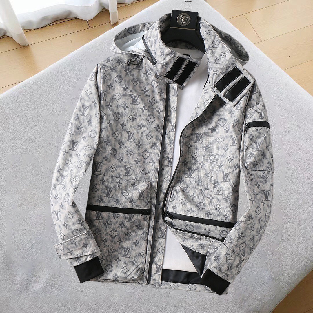 NO:685188,LV 2025 autumn new jacket, the new product on the show is in perfect condition, the memory fabric is comfortable and warm, the three labels are complete, the color is full and attractive, the very outstanding design can easily enhance the fashion sense, the workmanship is extremely sophisticated and rigorous, and the wiring is neat and meticulous!  A masterpiece from a famous designer!  The upper body does not look bloated and is super handsome!  The current sizes are M ~  ,,louis vuitton,jackets & coats,jackets & coats,19860909Lv 2025秋季新款夹克外套,秀场新品品相非常完美,记忆面料舒适保暖,三标齐全色泽饱满诱人,非常出彩的设计,轻松将时髦感进阶,做工极为考究严谨,走线工整细致！大牌设计师巨作！上身不显臃肿、超级帅气！现货码数M ～ XXXL最大穿200斤左右,下单报身高体重！,,louis vuitton,jackets & coats,jackets & coats,,Men's clothing