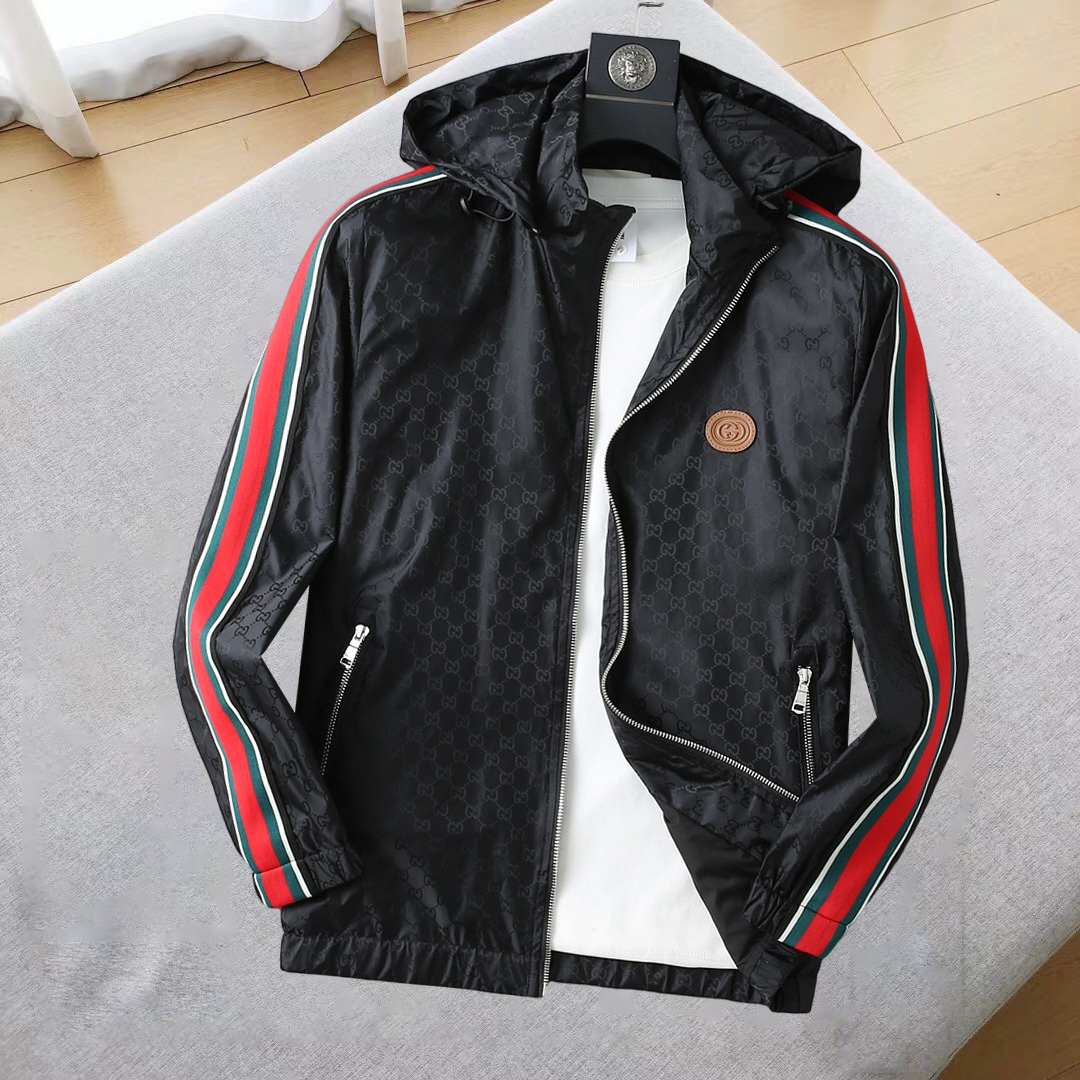 NO:685247,Gucci 2025 new autumn jacket, the new product on the show is in perfect condition, the memory fabric is comfortable and warm, the three-dimensional standard is complete, the color is full and attractive, the very outstanding design can easily enhance the fashion sense, the workmanship is extremely elegant and rigorous, and the wiring is neat and meticulous!  A masterpiece from a famous designer!  The upper body does not look bloated and is super handsome!  The current sizes are M ~  ,,gucci,jackets & coats,jackets & coats,19860909古驰 2025秋季新款夹克外套,秀场新品品相非常完美,记忆面料舒适保暖,三标齐全色泽饱满诱人,非常出彩的设计,轻松将时髦感进阶,做工极为考究严谨,走线工整细致！大牌设计师巨作！上身不显臃肿、超级帅气！现货码数M ～ XXXL最大穿200斤左右,下单报身高体重！,,gucci,jackets & coats,jackets & coats,,Men's clothing