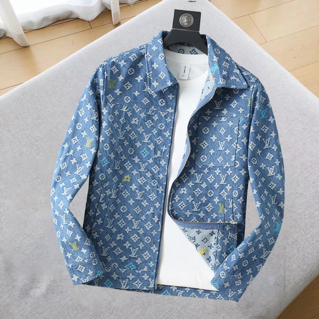 NO:685256,Louis Vuitton LV 2025 new autumn denim jacket, the new product on the show is in perfect condition, the memory fabric is comfortable and warm, the three labels are complete, the color is full and attractive, the color is full and attractive, the design is very brilliant, it can easily enhance the fashion sense, the workmanship is extremely sophisticated and rigorous, and the wiring is neat and meticulous!  A masterpiece from a famous designer!  The upper body does not look bloated and is super handsome!  The current sizes are M ~  ,,louis vuitton,louis vuitton,jackets & coats,jackets & coats,19860909路易威登LV 2025秋季新款牛仔夹克外套,秀场新品品相非常完美,记忆面料舒适保暖,三标齐全色泽饱满诱人,非常出彩的设计,轻松将时髦感进阶,做工极为考究严谨,走线工整细致！大牌设计师巨作！上身不显臃肿、超级帅气！现货码数M ～ XXXL最大穿200斤左右,下单报身高体重！,,louis vuitton,louis vuitton,jackets & coats,jackets & coats,,Men's clothing