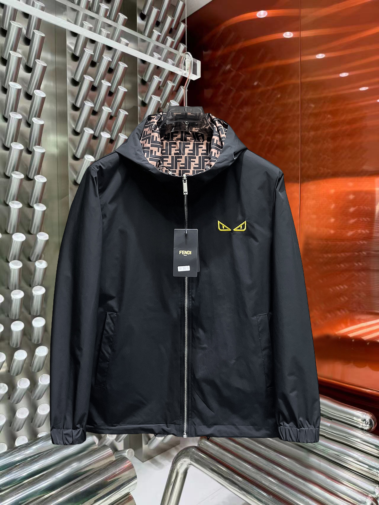 NO:691833,Support replacement after the year!  Fendi’s official website has the same style, all three labels are available for sale at the same time!  2025 new autumn men's jackets, high-end version with counter logo, high quality, original order and three labels!  Custom-made fabrics at the counter are highly breathable and comfortable, with impeccable details and brand element design concepts, reflecting high quality. It feels delicate and soft!  It presents a casual cut and the upper body shape is awesome!  Size M～3XL Please state your height and weight when ordering.,,fendi,jackets & coats,jackets & coats,19860909支持年后退换！ 芬迪 官网同款,三标齐全同步发售！2025秋季新款男士夹克外套,专柜logo高品质原单三标齐全高端版本！专柜定制面料 透气舒适度高,细节无可挑剔,品牌元素设计理念,体现高品质.手感细腻柔软！呈现休闲裁剪,上身版型超赞！码数M～3XL下单报身高体重.,,fendi,jackets & coats,jackets & coats,,Men's clothing