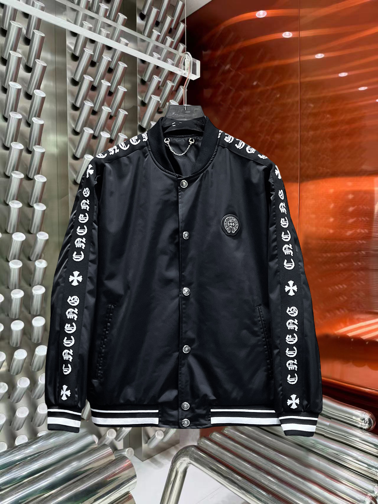 NO:527218,The same model on the official website, the three standards are available at the same time!  2025 autumn new men's jacket, high-quality original single three-standard high-end version!  Customized fabrics for counters are breathable and comfortable, with impeccable details, and the brand element design concept reflects high quality. The feel is delicate and soft!  It is casually cut, with a great upper body style!  Count M~3XL order to report height and weight.,,chrome hearts,jackets & coats,jackets & coats,alexander wang19860909克罗心 官网同款,三标齐全同步发售！2025秋季新款男士夹克外套,专柜logo高品质原单三标齐全高端版本！专柜定制面料 透气舒适度高,细节无可挑剔,品牌元素设计理念,体现高品质.手感细腻柔软！呈现休闲裁剪,上身版型超赞！码数M～3XL下单报身高体重.,,chrome hearts,jackets & coats,jackets & coats,alexander wang,Men's clothing