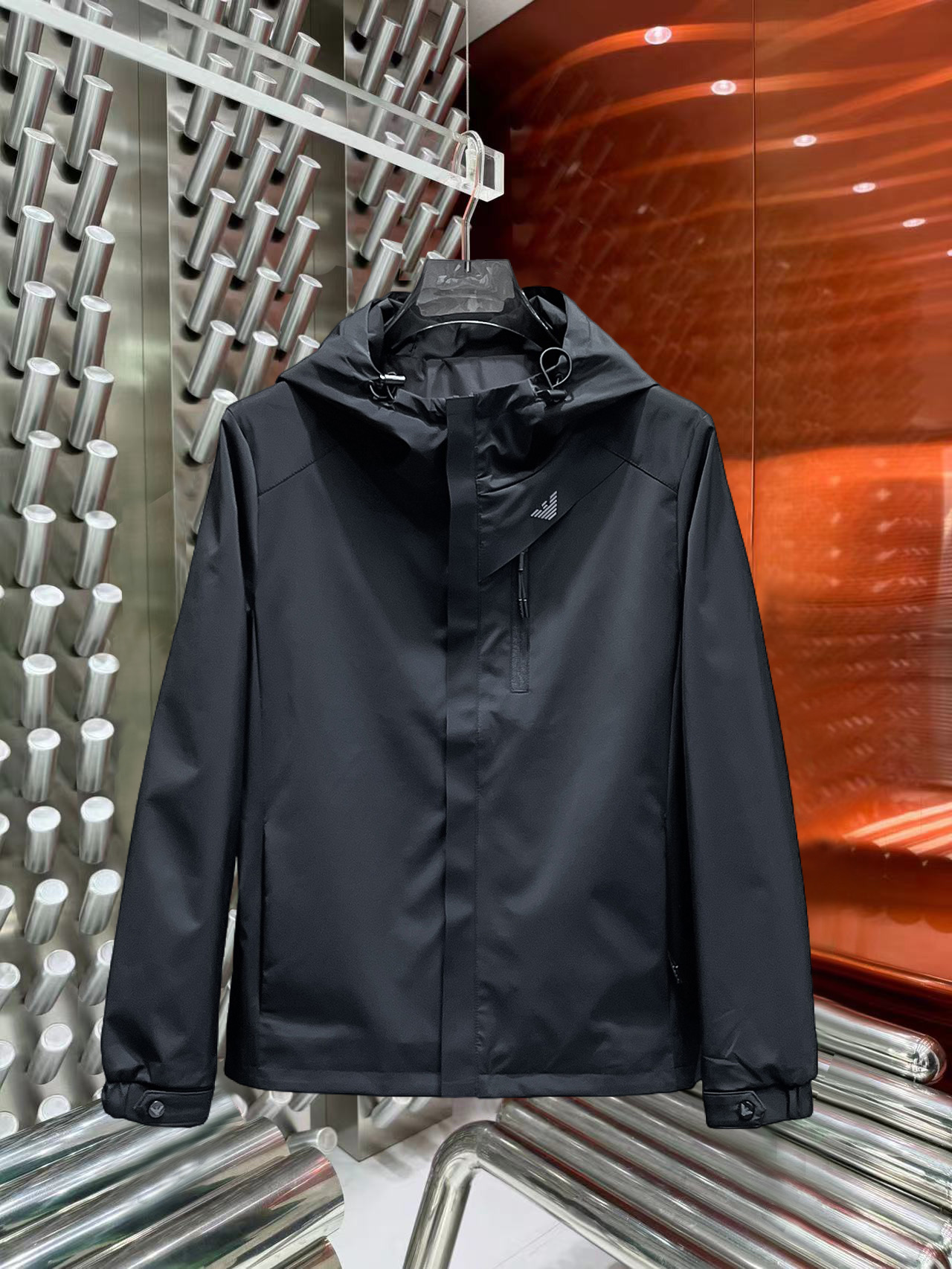 NO:527221,Armani's official website is the same model, and the three standards are fully released simultaneously!  2025 autumn new men's jacket, high-quality original single three-standard high-end version!  Customized fabrics for counters are breathable and comfortable, with impeccable details, and the brand element design concept reflects high quality. The feel is delicate and soft!  It is casually cut, with a great upper body style!  Count M~3XL order to report height and weight.,,armani, jackets & coats, jackets & coats, alexander wang19860909阿玛尼 官网同款,三标齐全同步发售！2025秋季新款男士夹克外套,专柜logo高品质原单三标齐全高端版本！专柜定制面料 透气舒适度高,细节无可挑剔,品牌元素设计理念,体现高品质.手感细腻柔软！呈现休闲裁剪,上身版型超赞！码数M～3XL下单报身高体重.,,armani,jackets & coats,jackets & coats,alexander wang,Men's clothing