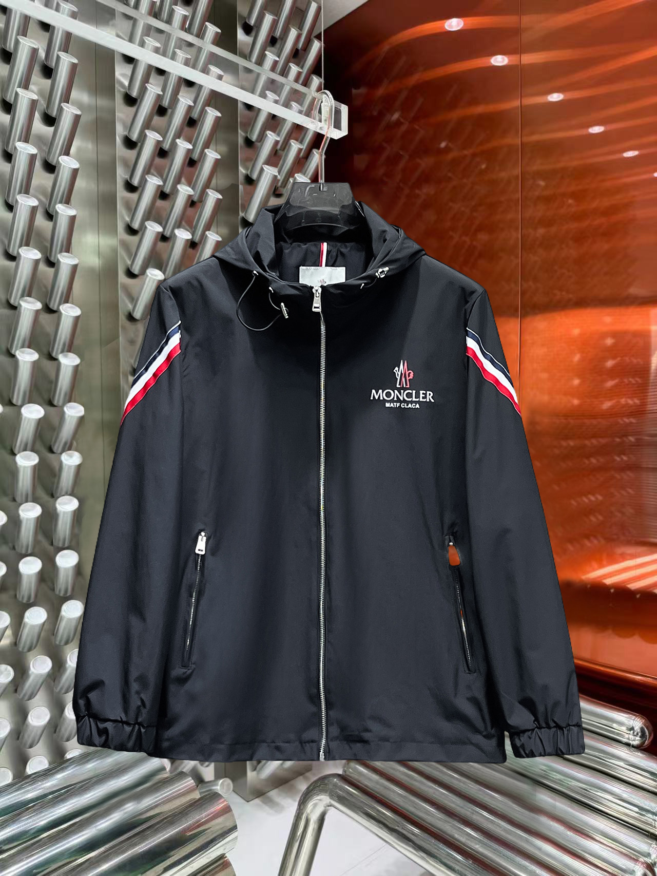 NO:527239,The same style on the official website of Mengkou, and the three standards are available at the same time!  2025 autumn new men's jacket, high-quality original single three-standard high-end version!  Customized fabrics for counters are breathable and comfortable, with impeccable details, and the brand element design concept reflects high quality. The feel is delicate and soft!  It is casually cut, with a great upper body style!  Count M~3XL order to report height and weight., Moncler, jackets & coats, jackets & coats, alexander wang19860909蒙口官网同款,三标齐全同步发售！2025秋季新款男士夹克外套,专柜logo高品质原单三标齐全高端版本！专柜定制面料 透气舒适度高,细节无可挑剔,品牌元素设计理念,体现高品质.手感细腻柔软！呈现休闲裁剪,上身版型超赞！码数M～3XL下单报身高体重.,,Moncler,jackets & coats,jackets & coats,alexander wang,Men's clothing